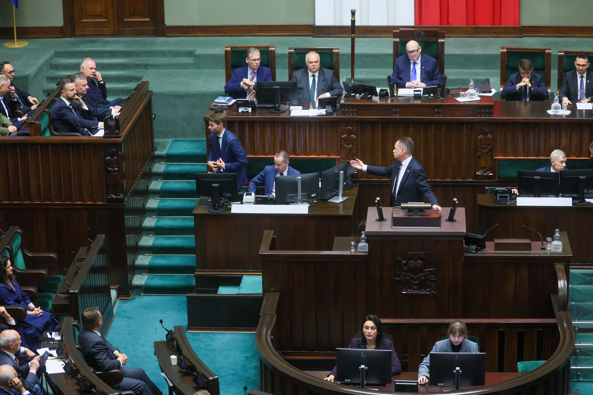 Po wystąpieniu szefa MON. Krzyki, zdumienie i zarzuty