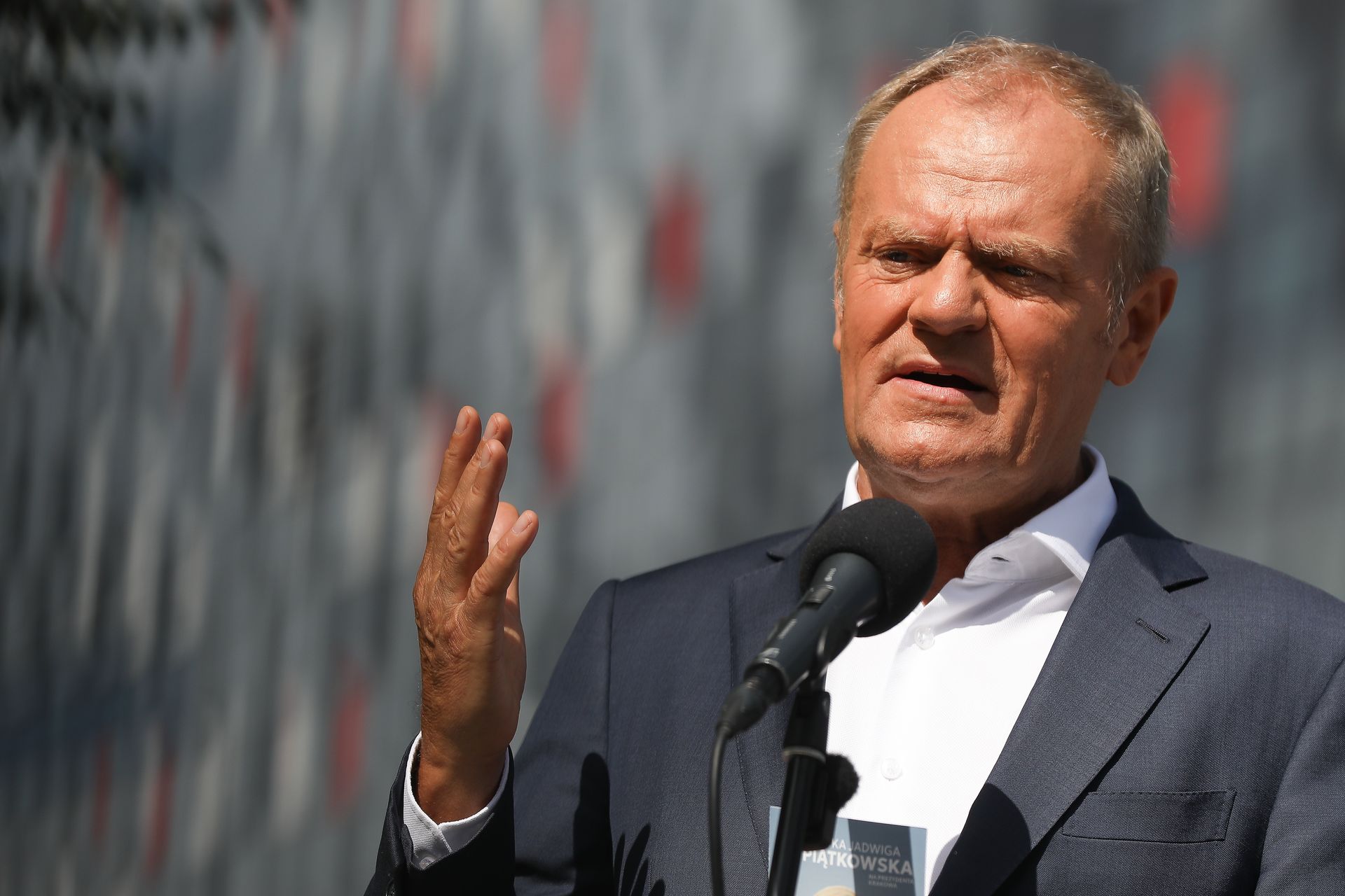 "Nie damy się zastraszyć". Tusk reaguje po atakach w Niemczech