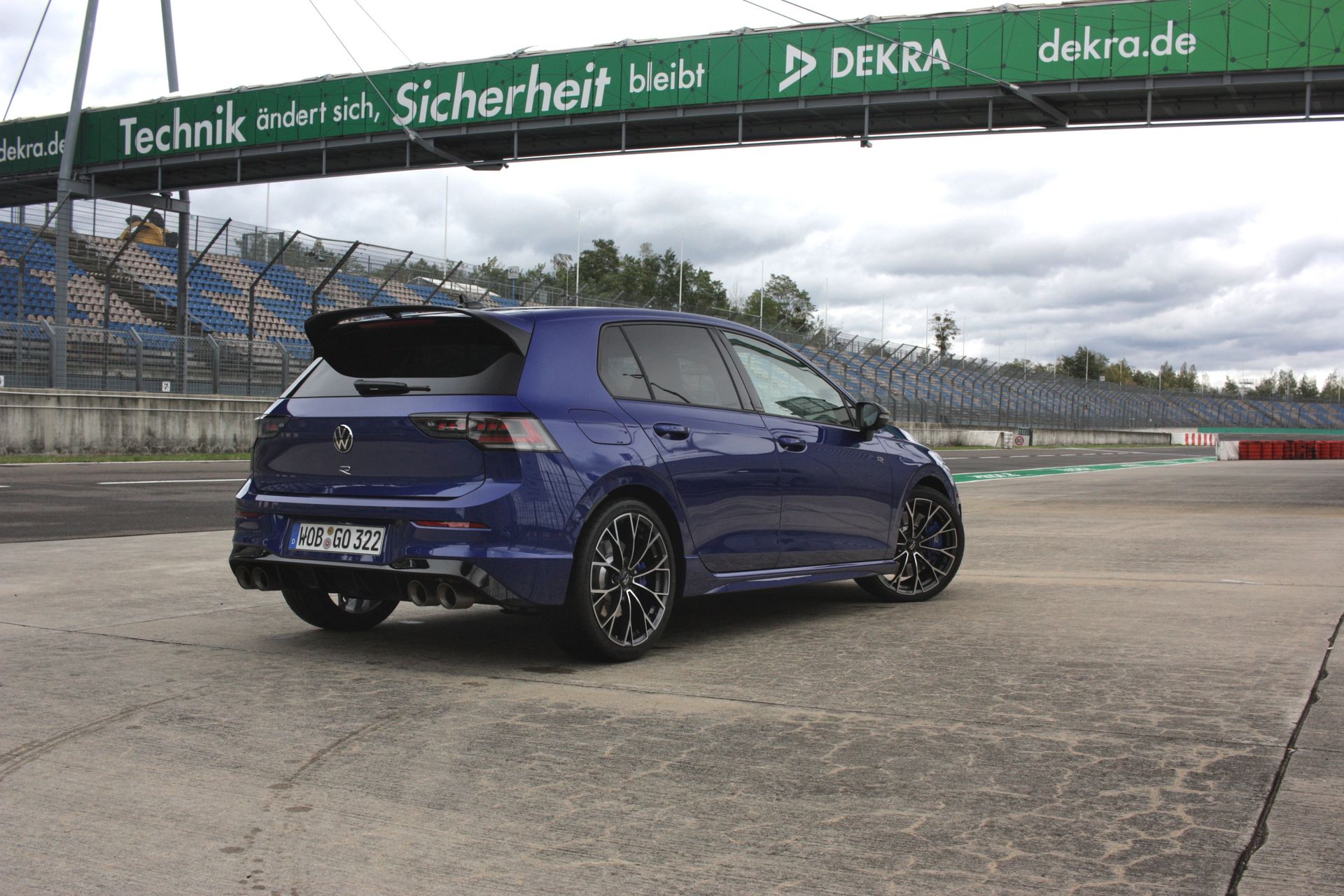 Volkswagen obniżył ceny sportowych modeli. GTI i R-ki tańsze choćby o 42 tys. zł