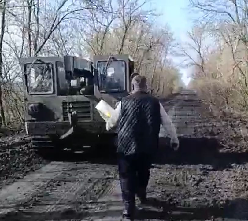 Pomoc z drugiego końca świata. Rzadkie pojazdy dostrzeżone w Ukrainie