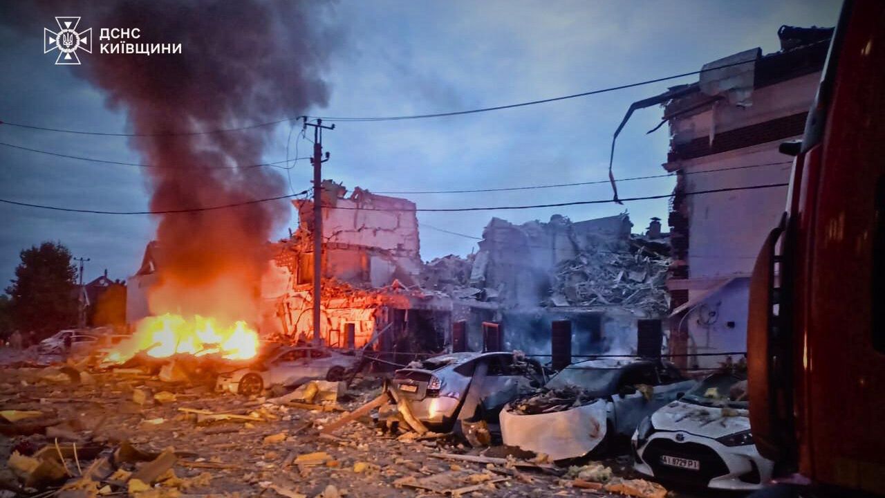 "Zmasowany atak trwał 12 godzin". Zełenski reaguje