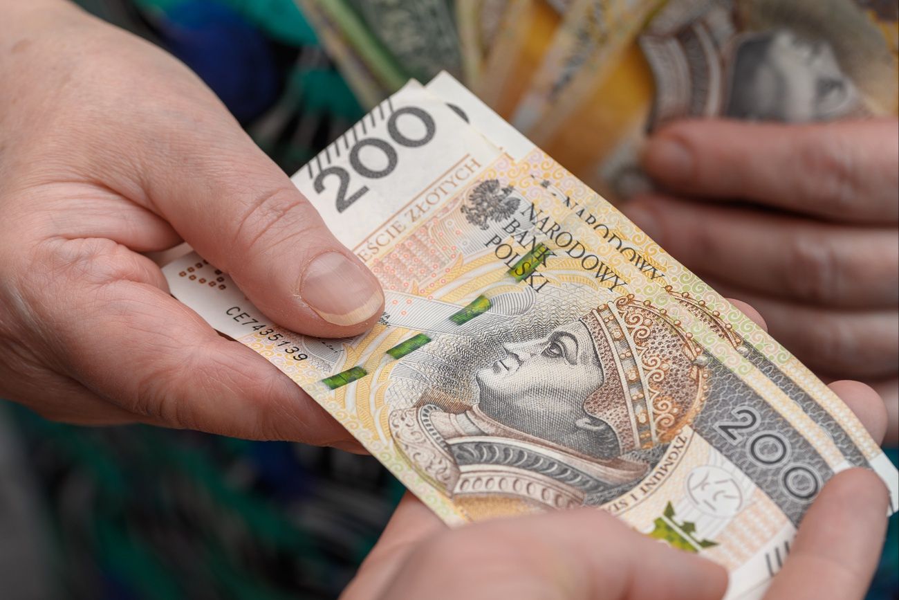 Straciła prawie milion złotych. Tak działali oszuści