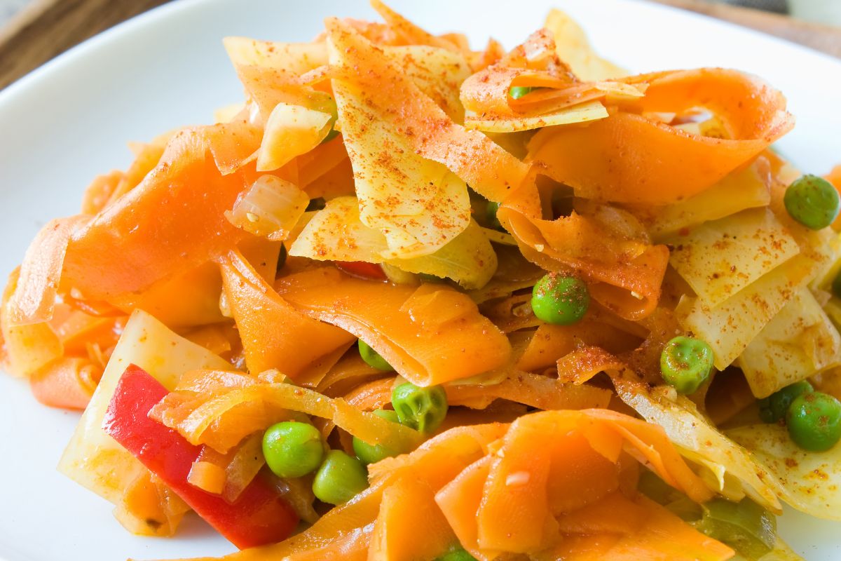 Ta sałatka nie ma sobie równych. Sąsiadka przywiozła przepis aż z Afryki