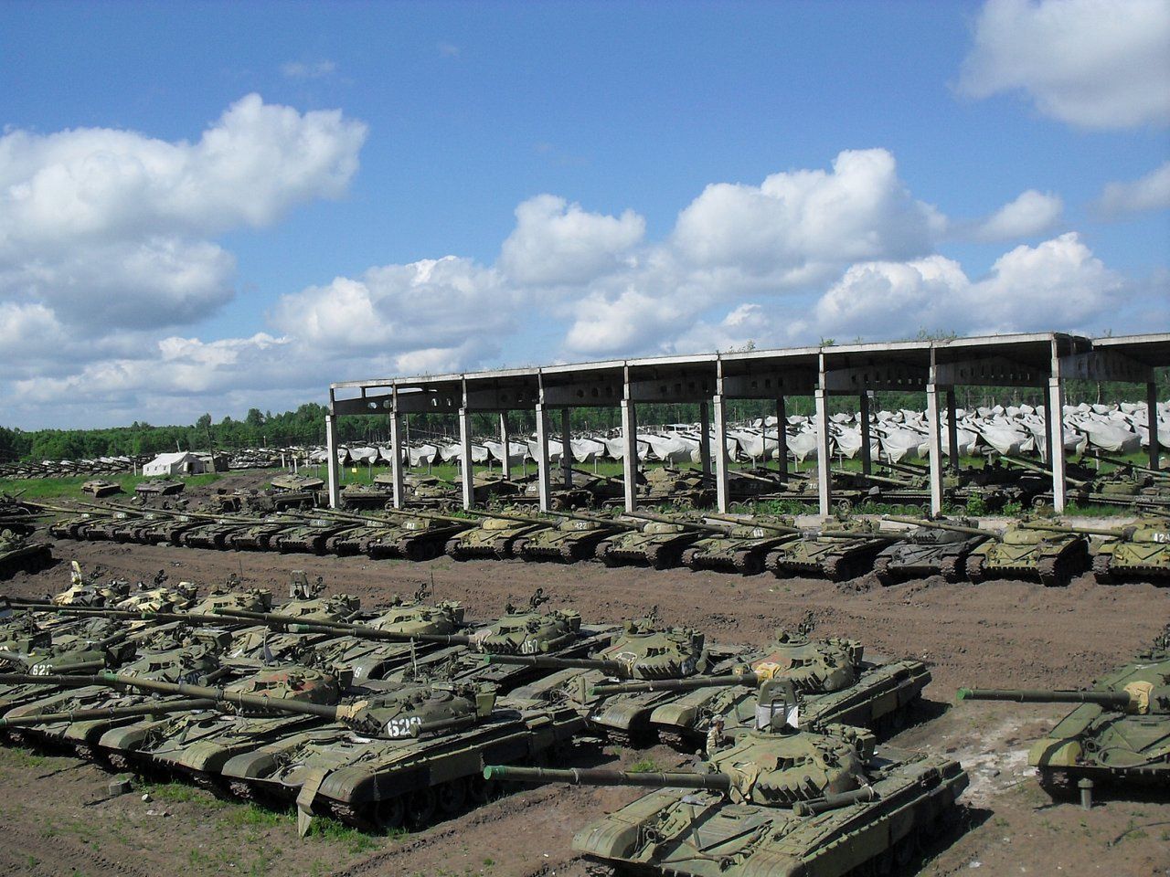 Nie nadążają z odbudową armii. Kolejny miesiąc z rzędu