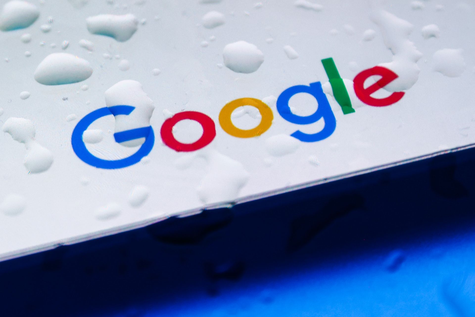 Błąd w "Hej, Google". Problem ze sterowaniem żarówkami smart