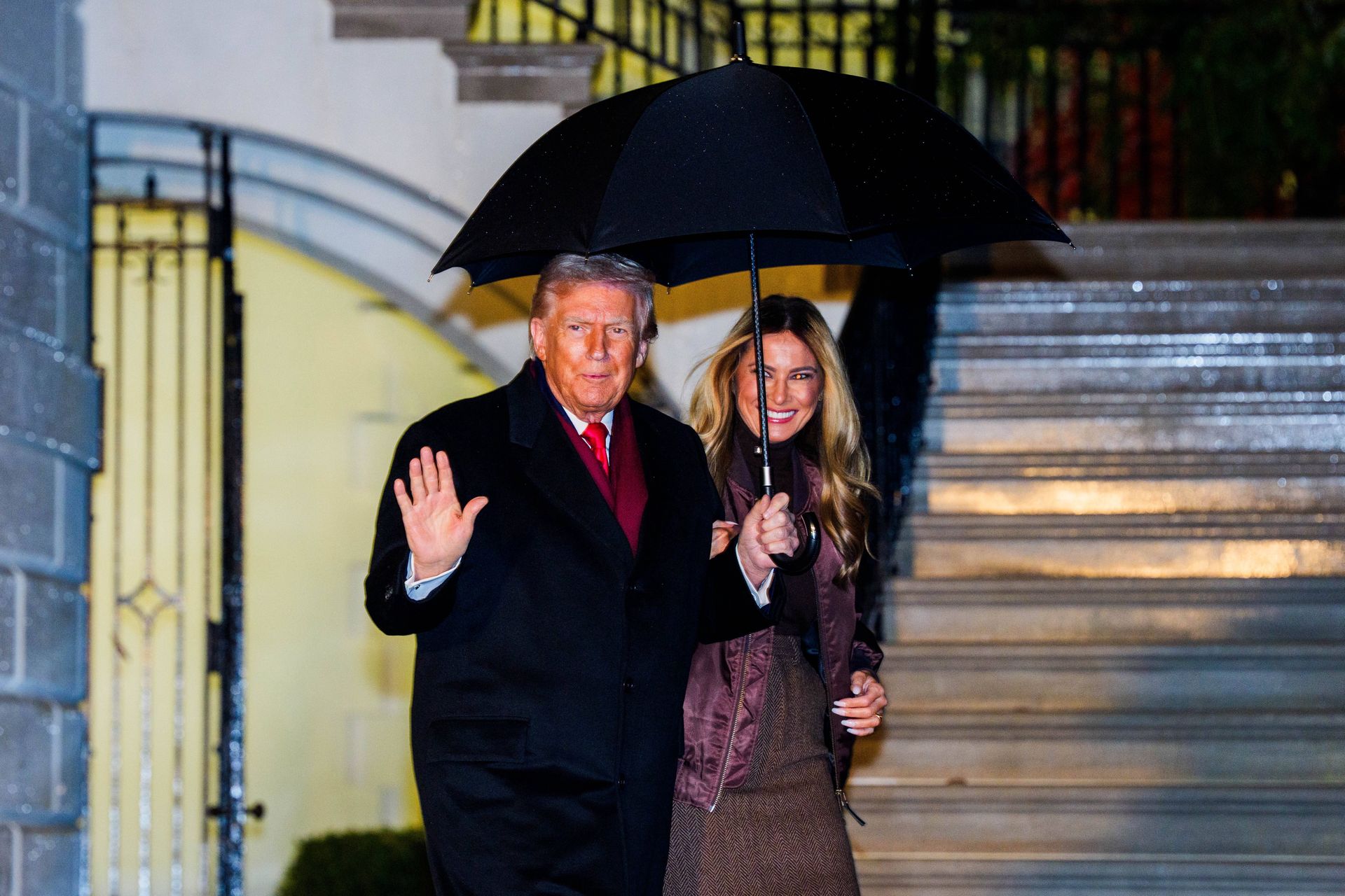 Masowe oszustwa i Ferrari FF. Trump zwolnił go z więzienia