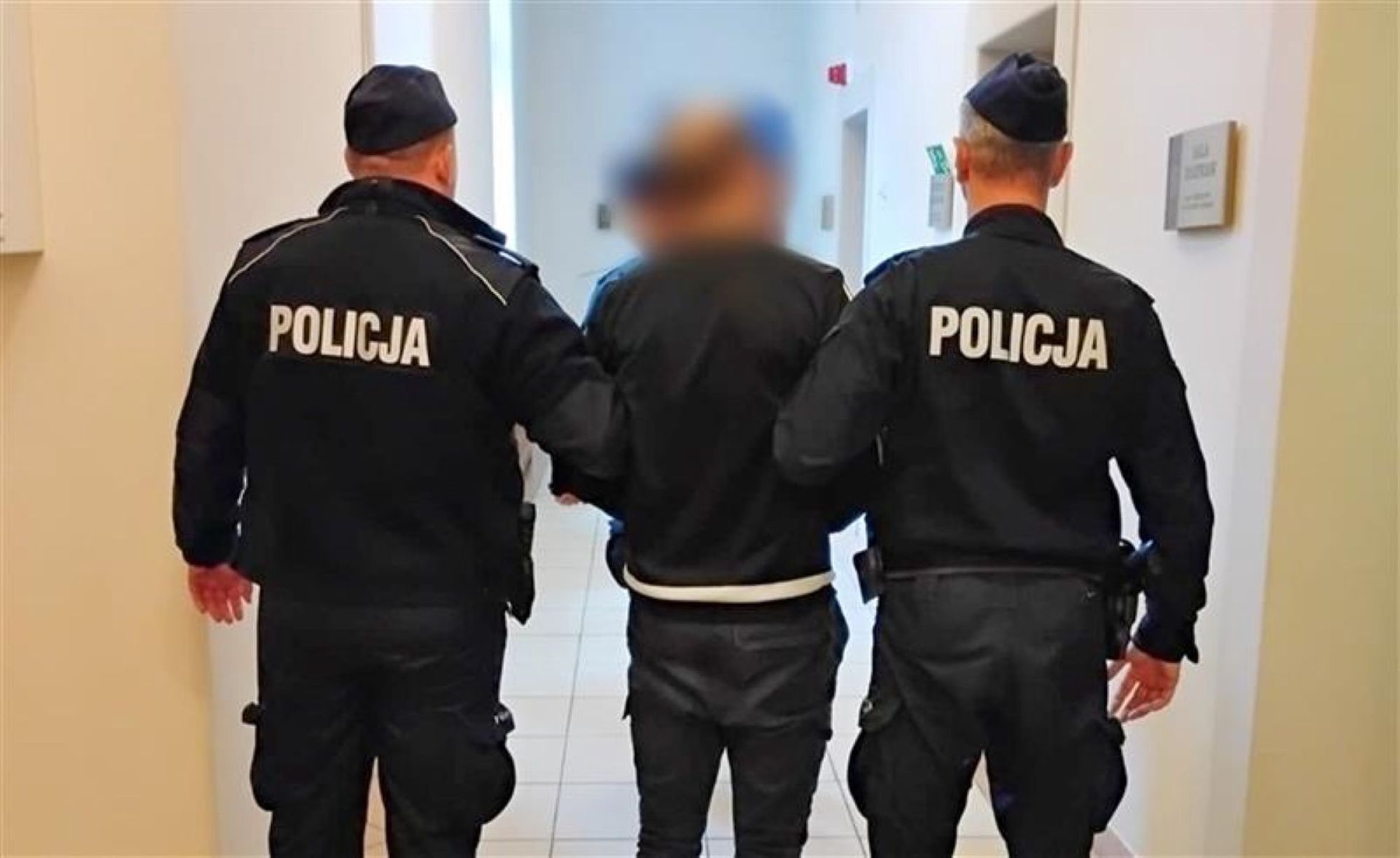 Cztery ciała przy Grzybowskiej. Policja poszukiwała obywatela Ukrainy, jest w areszcie