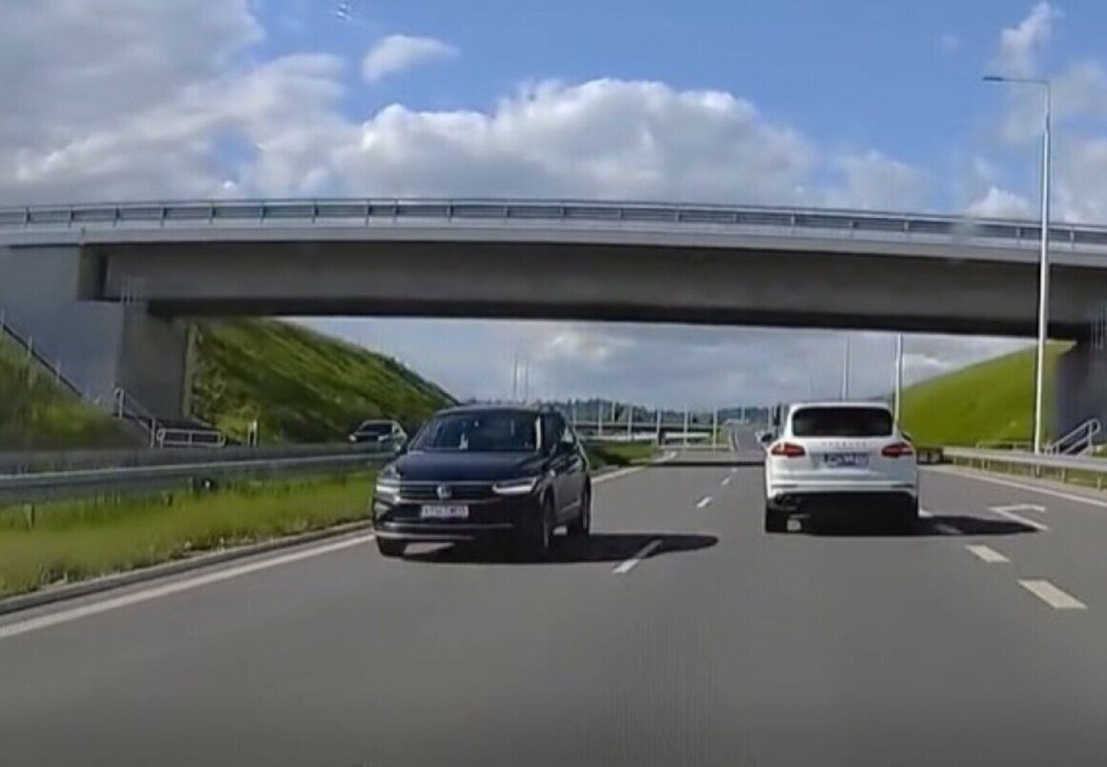 Jechał pod prąd nową zakopianką. Jest nagranie