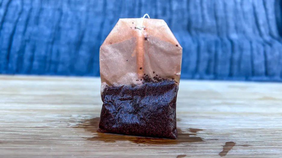 Do bio czy zmieszanych? Sprawdź, gdzie należy wrzucić torebkę po herbacie