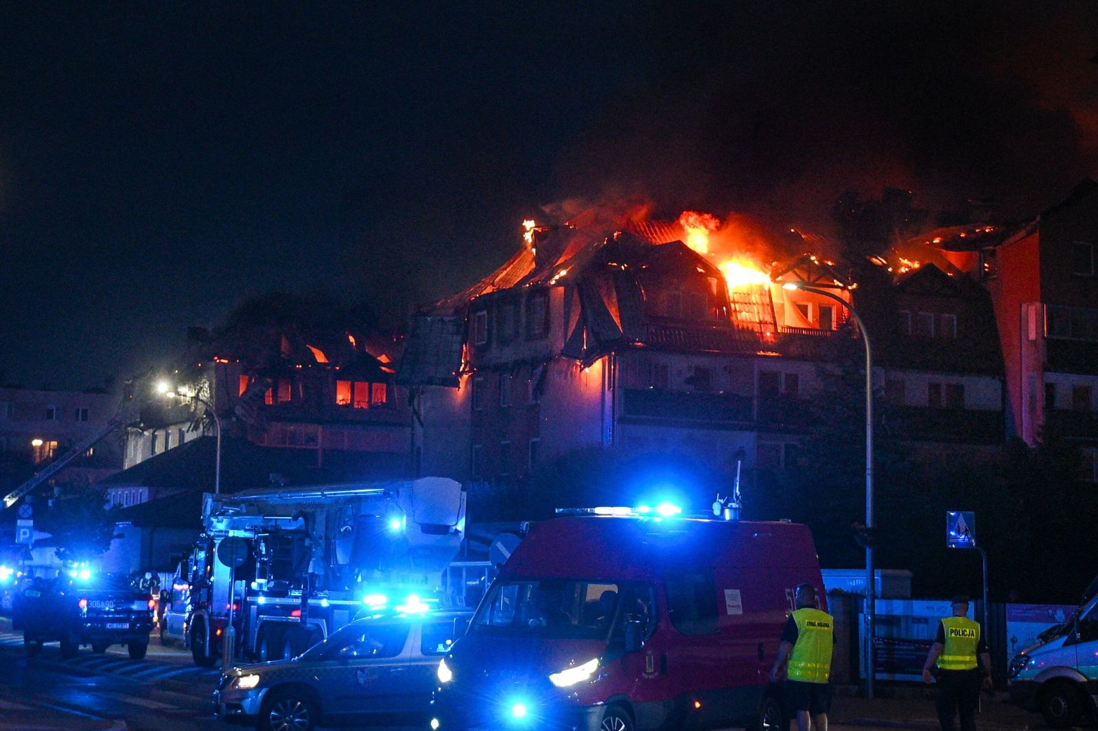 Pożar bloku w Ząbkach. Tu mieszkańcy mogą się udać po pomoc