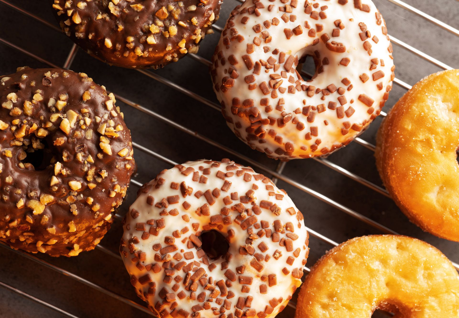 Popularnych donutów nie smażę na głębokim tłuszczu. Trudno o coś lepszego do popołudniowej kawy