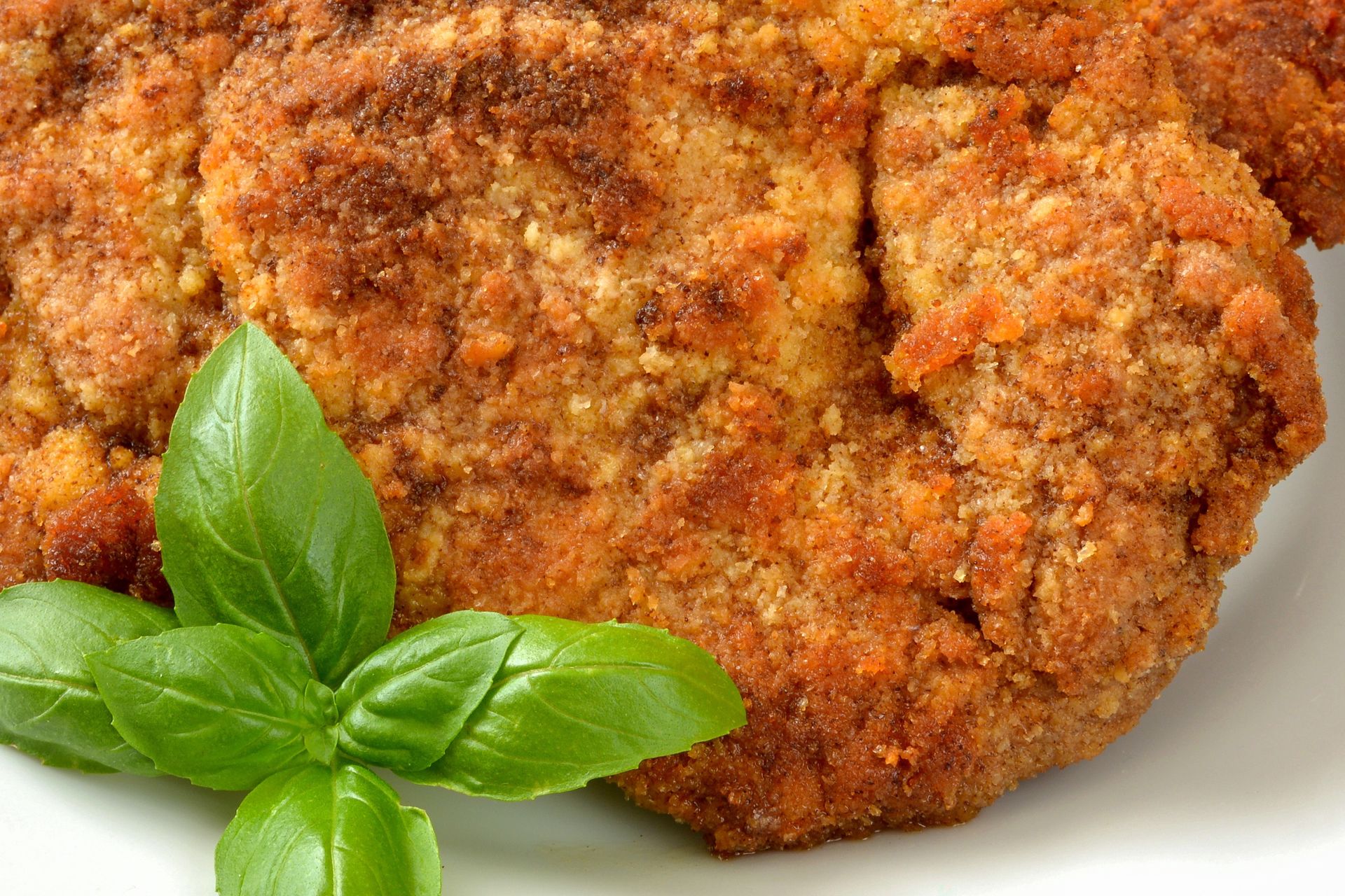 Dosyp odrobinę do bułki tartej. Panierka będzie bardziej pulchna i chrupiąca