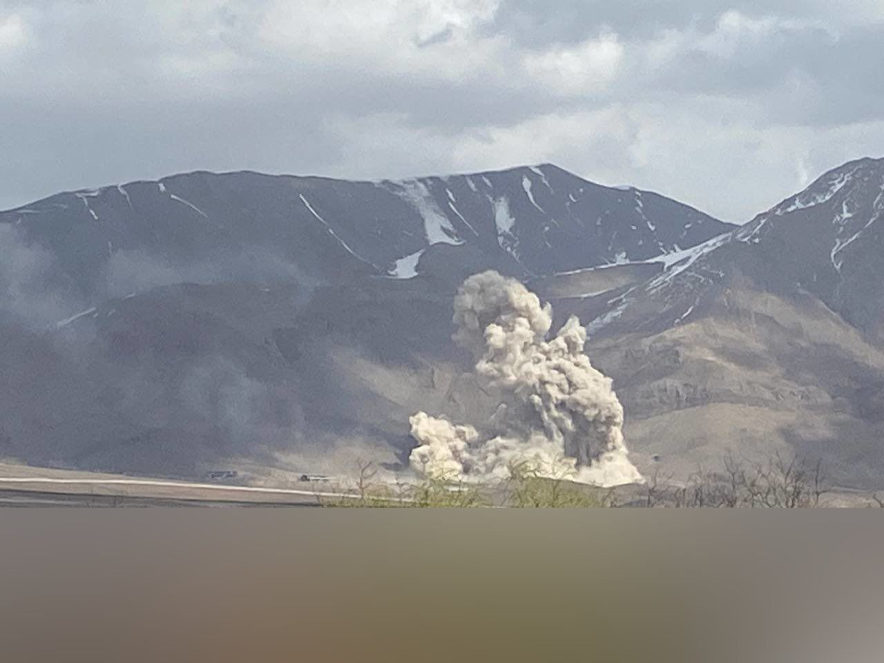 Potężna eksplozja i kłęby dymu. Uderzono w irańską bazę IRGC