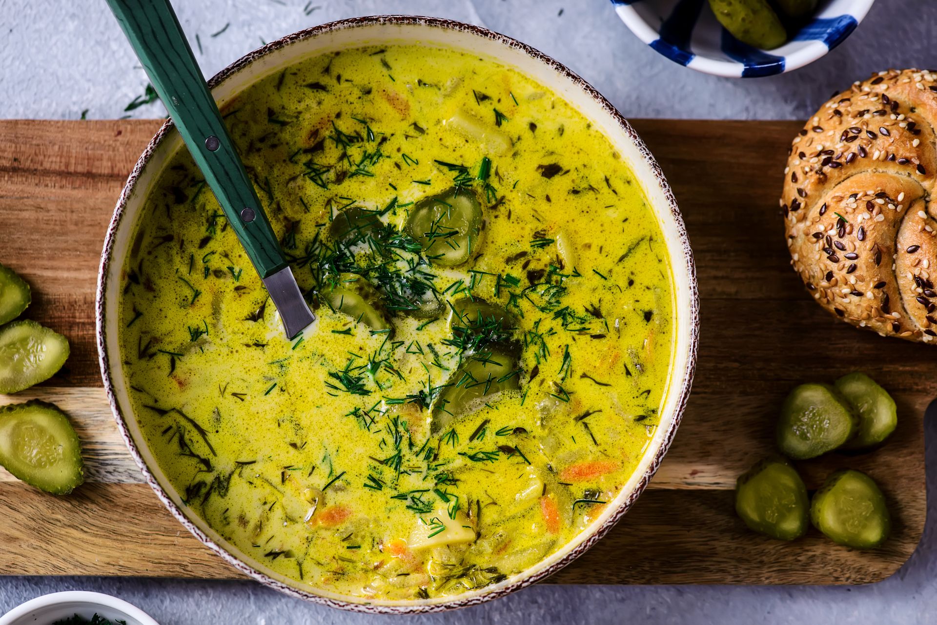 Zupa, która rozgrzewa, koi żołądek i smakuje jak dzieciństwo. A wszystko za sprawą jednego składnika