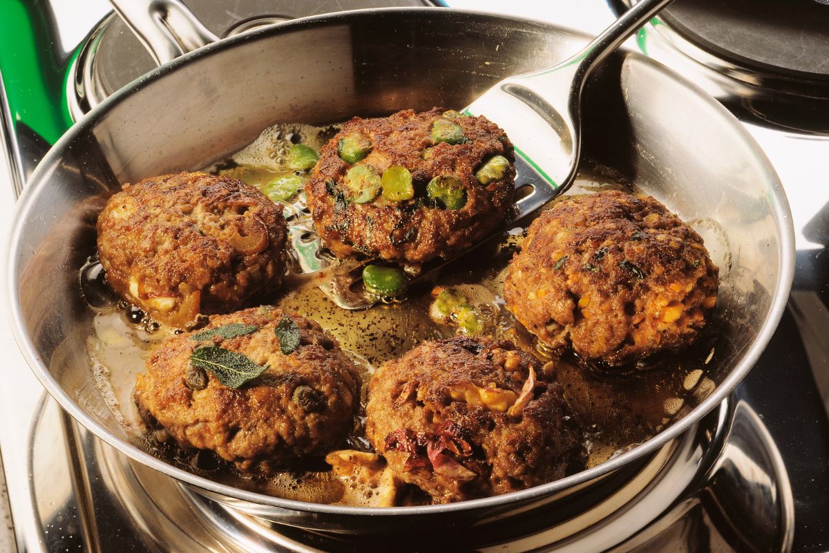 Do mielonych dodaję sezonowe strączki. Cała rodzina zajada ze smakiem