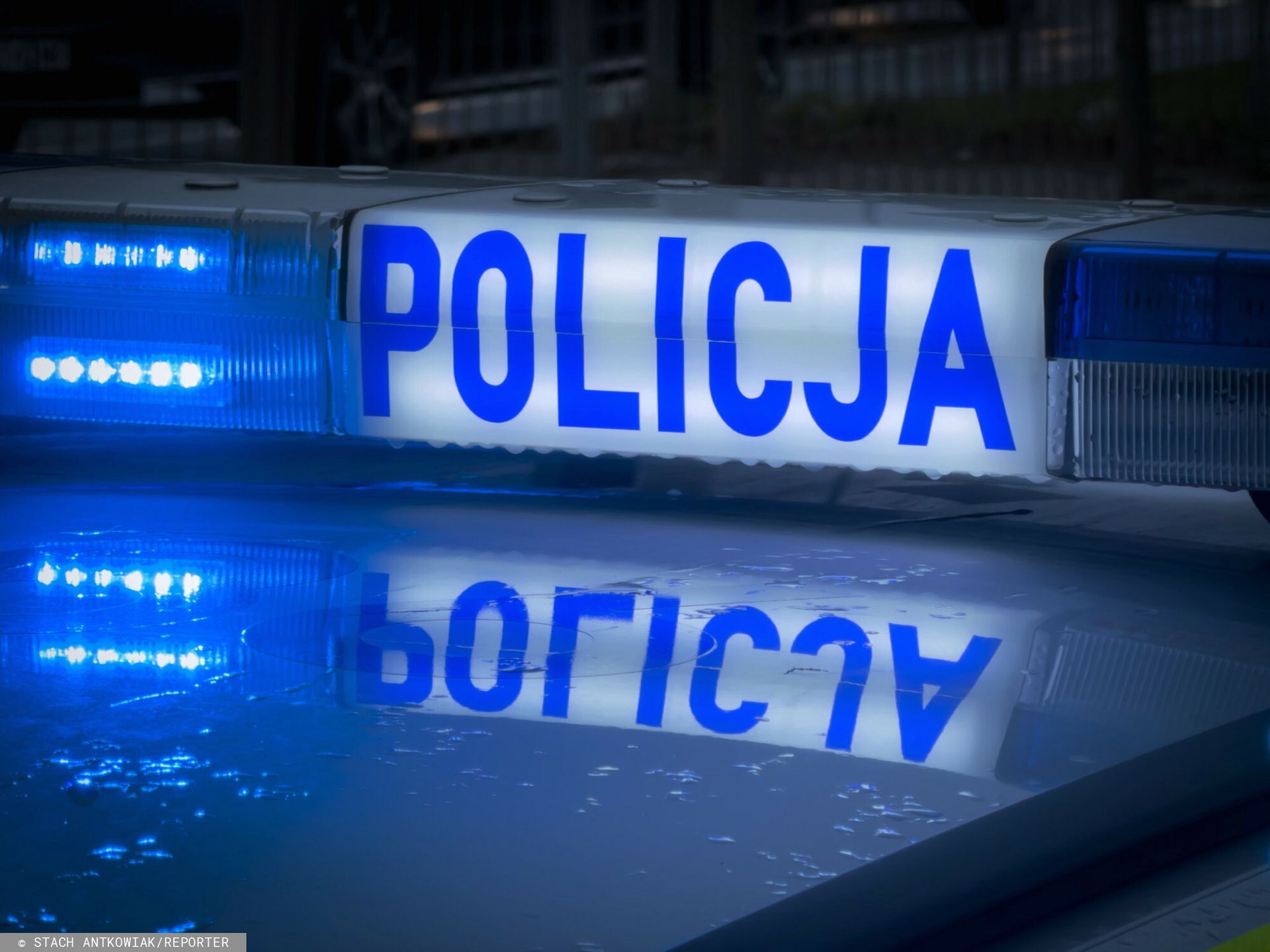 Incydent na komisariacie w Pionkach. Broń wypaliła