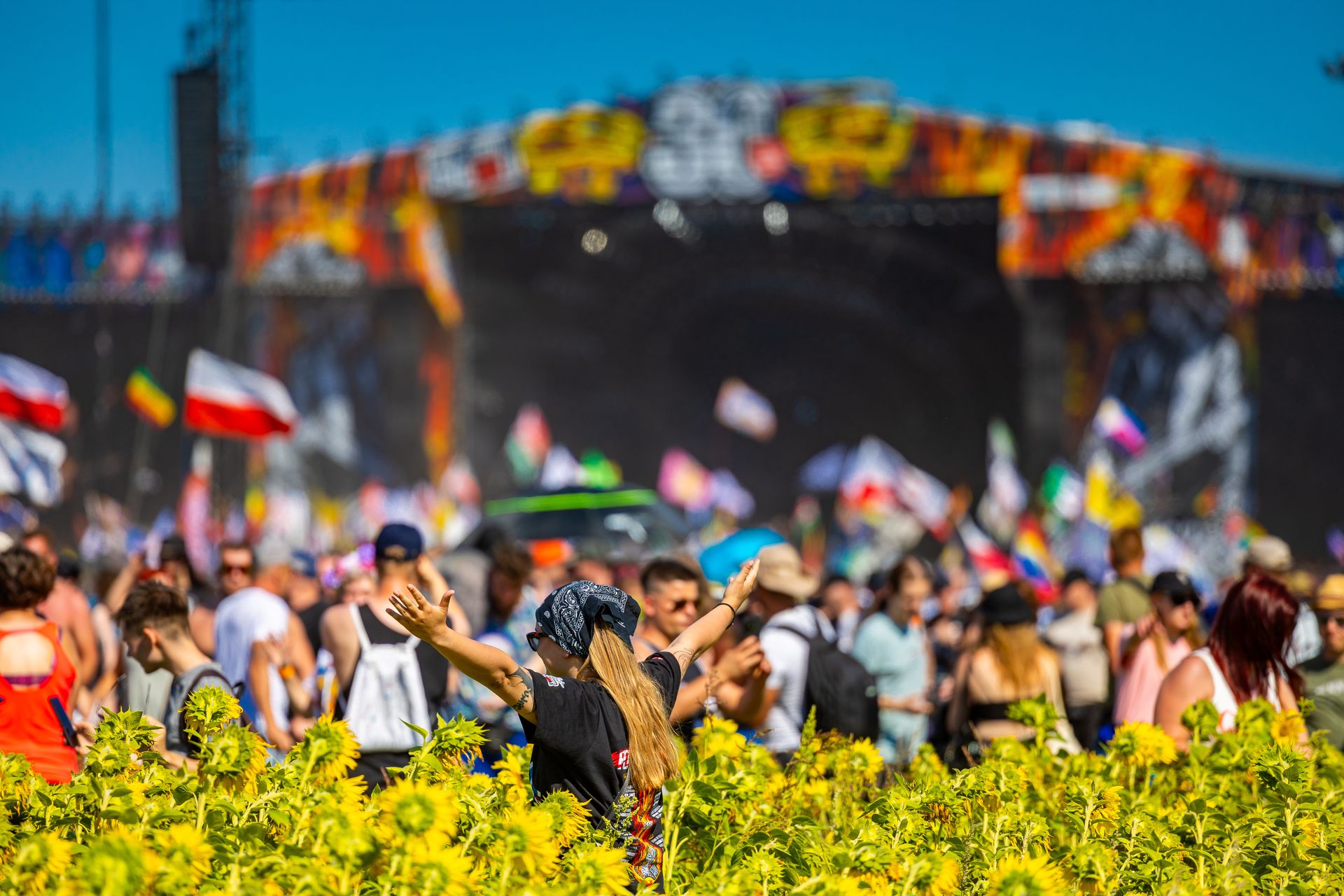 Leżaki, joga, salsa pod palmami i... konferencja z udziałem gwiazd