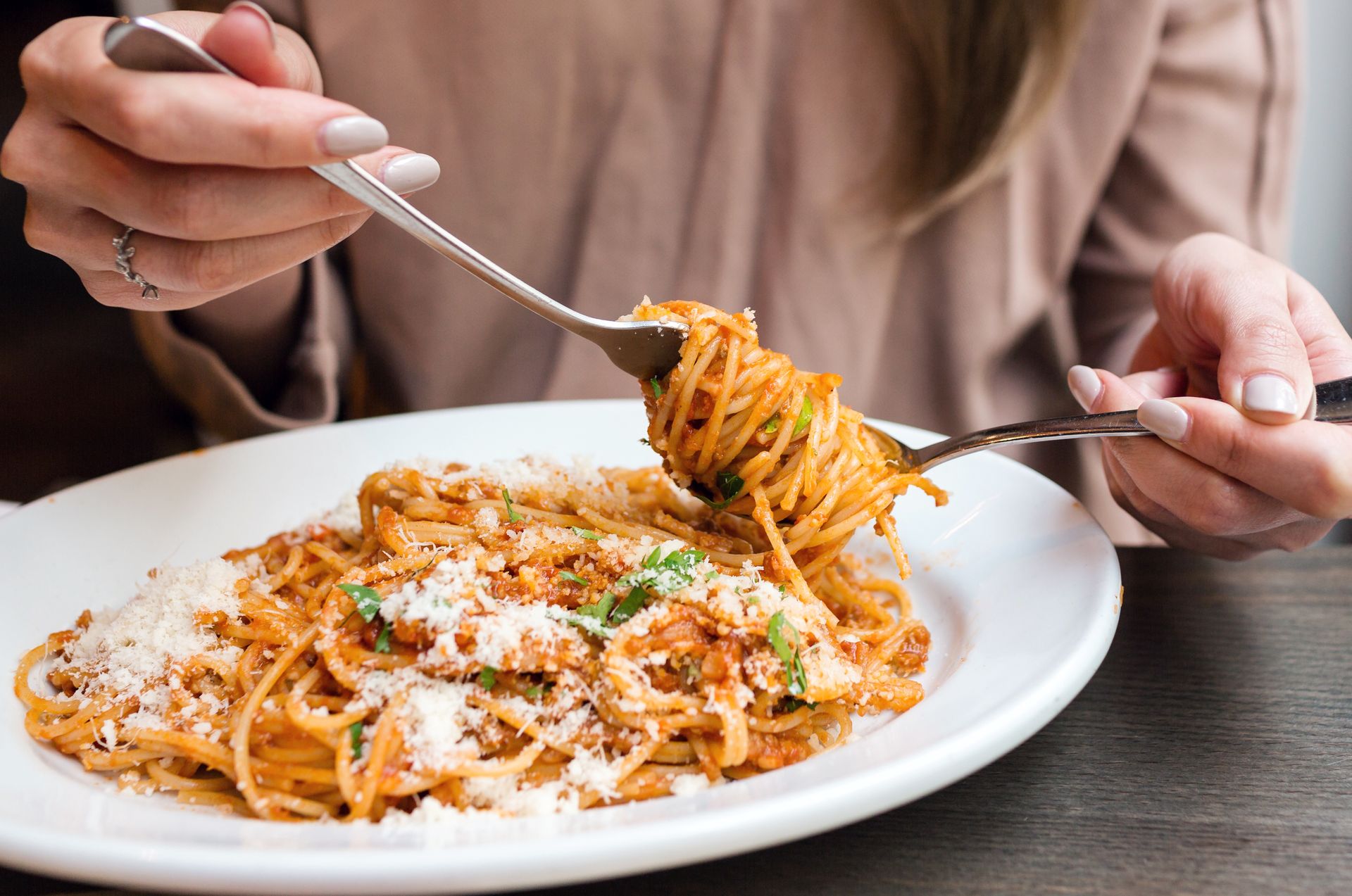 To najgorsza pora na jedzenie makaronu. Przez to masz uczucie ciężkości