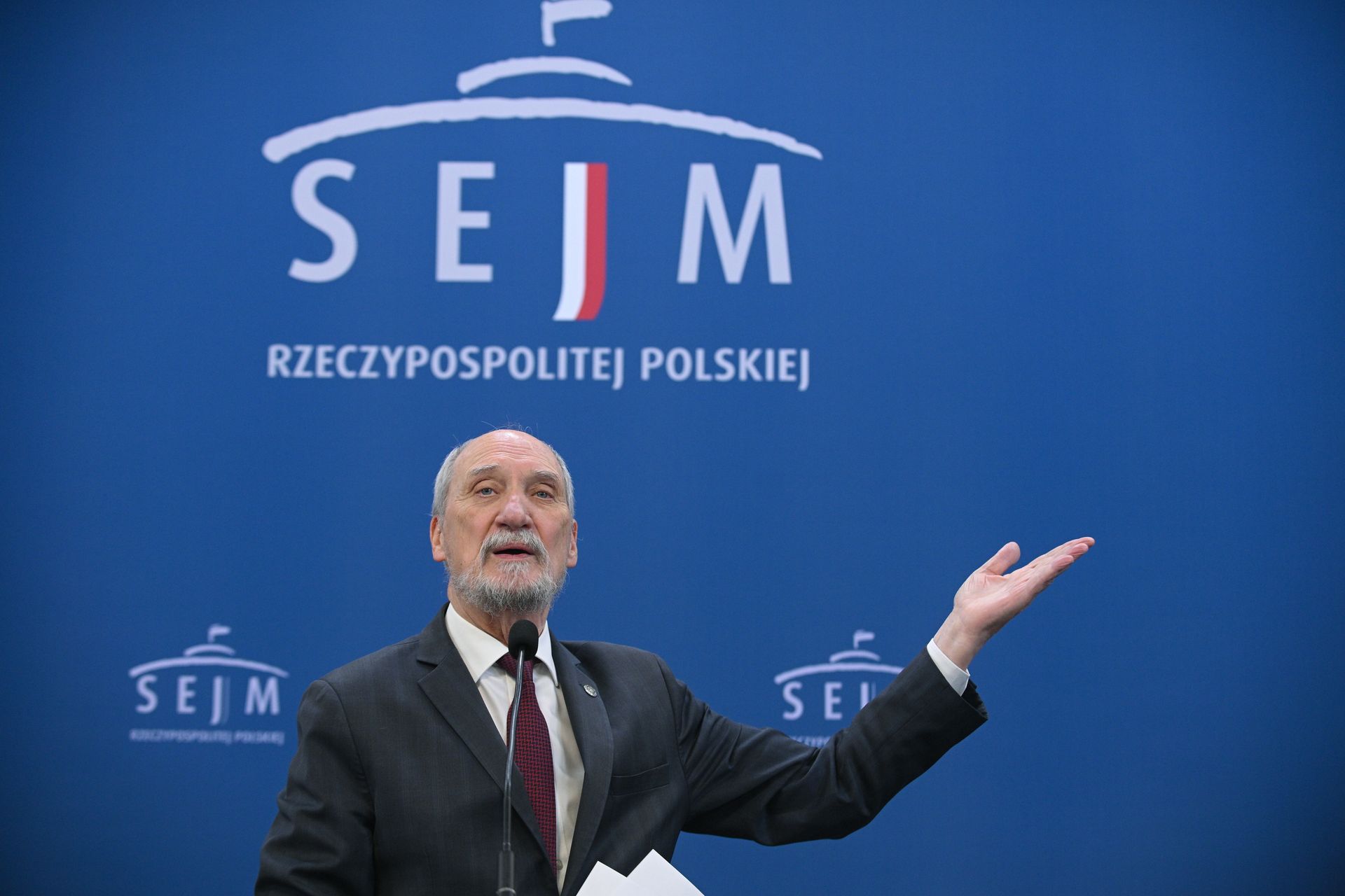 Immunitet Macierewicza. Prokuratura bada sprawę znieważenia kierownictwa SKW