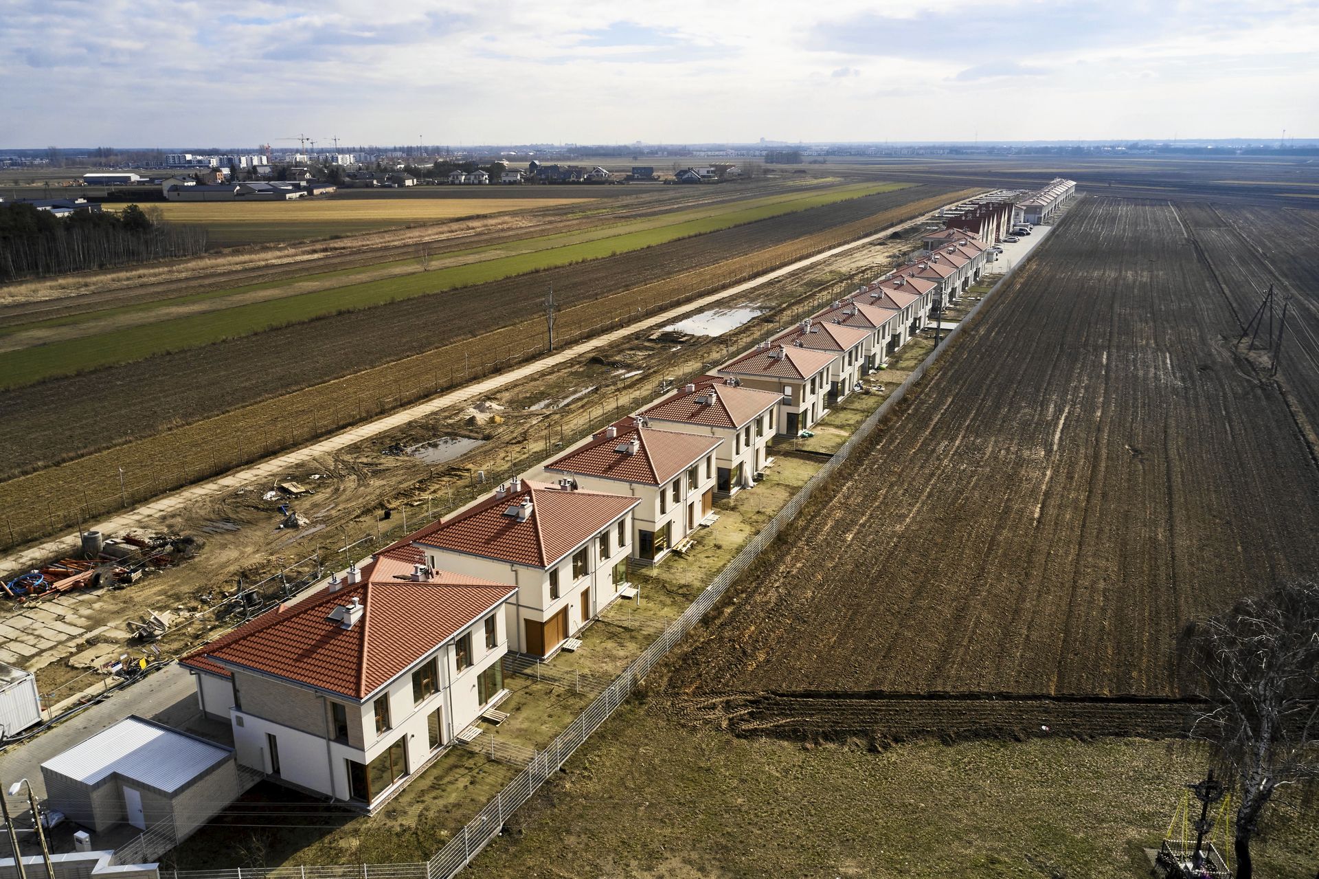 9 tys. zł za mkw. pod Warszawą. Osiedle jest w szczerym polu