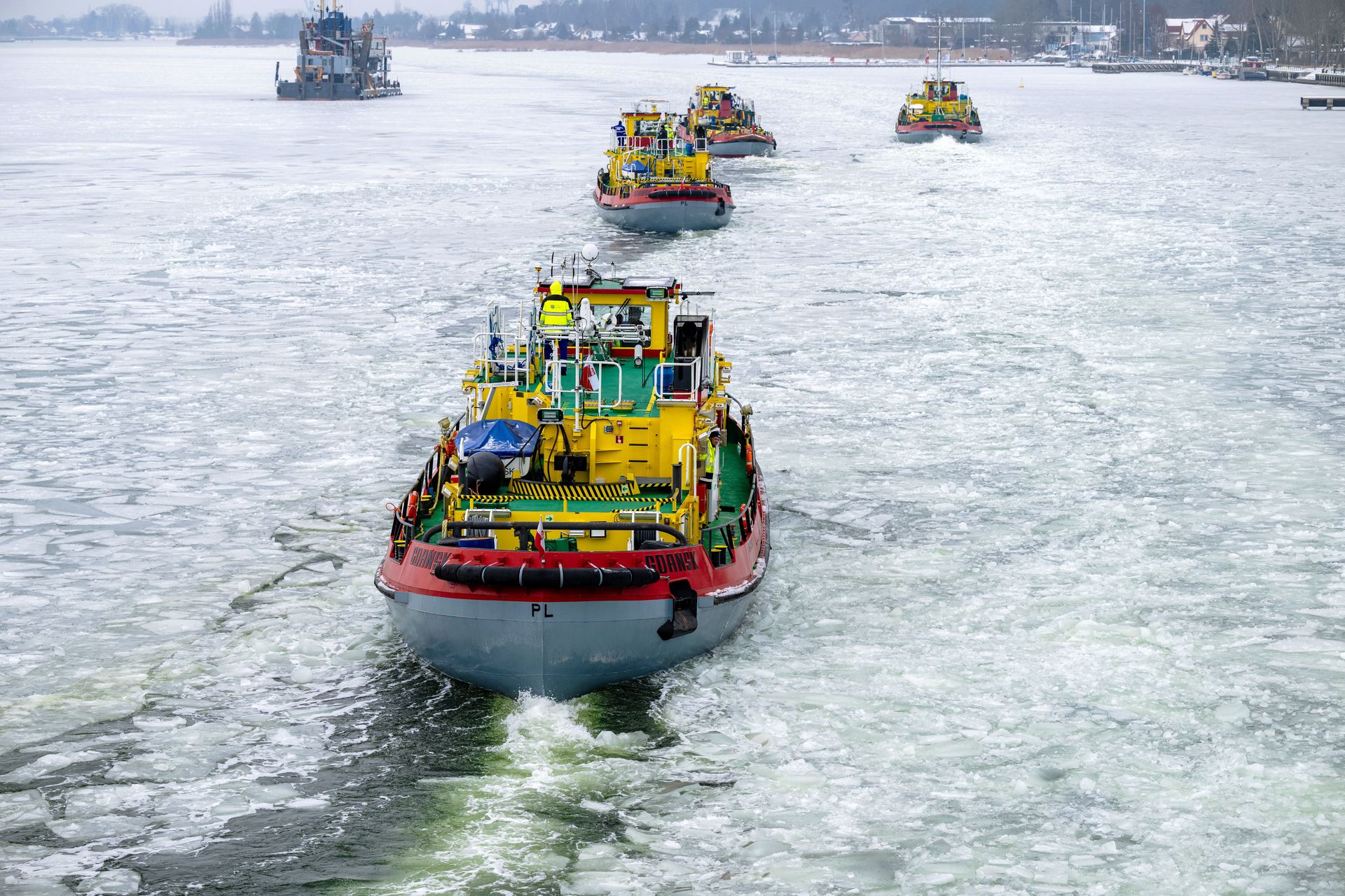 Takiej zimy dawno nie było. Lodołamacze znów ruszyły do akcji