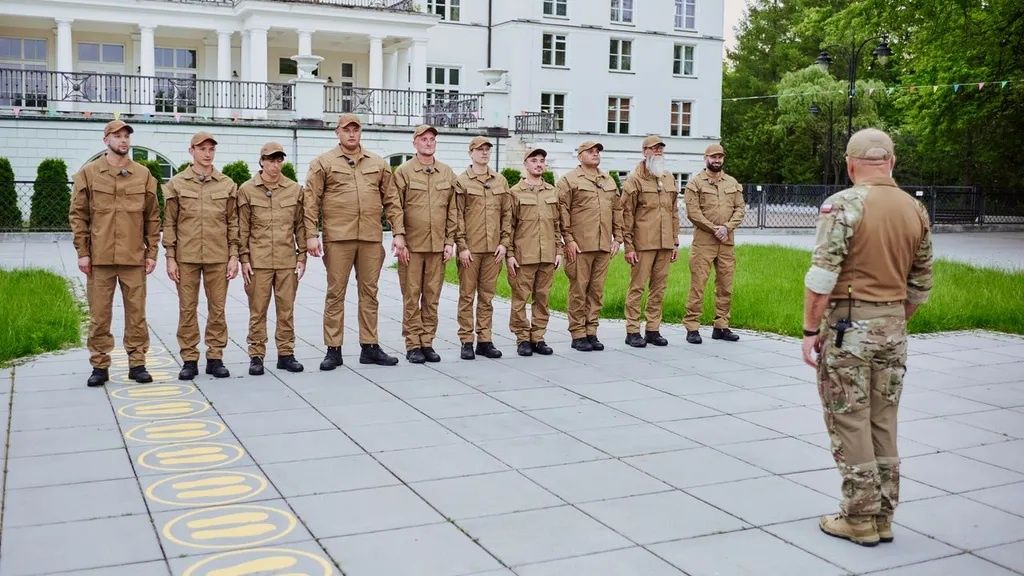Pełny skład uczestników nowej serii "Nasi w mundurach". Emisja jesienią w TTV