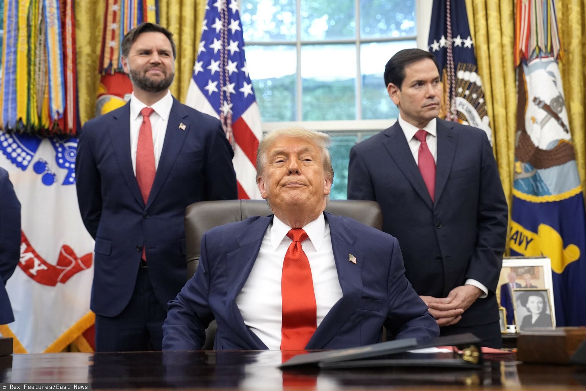 To nie spodoba się Trumpowi. Zapytali Hiszpanów w sondażu