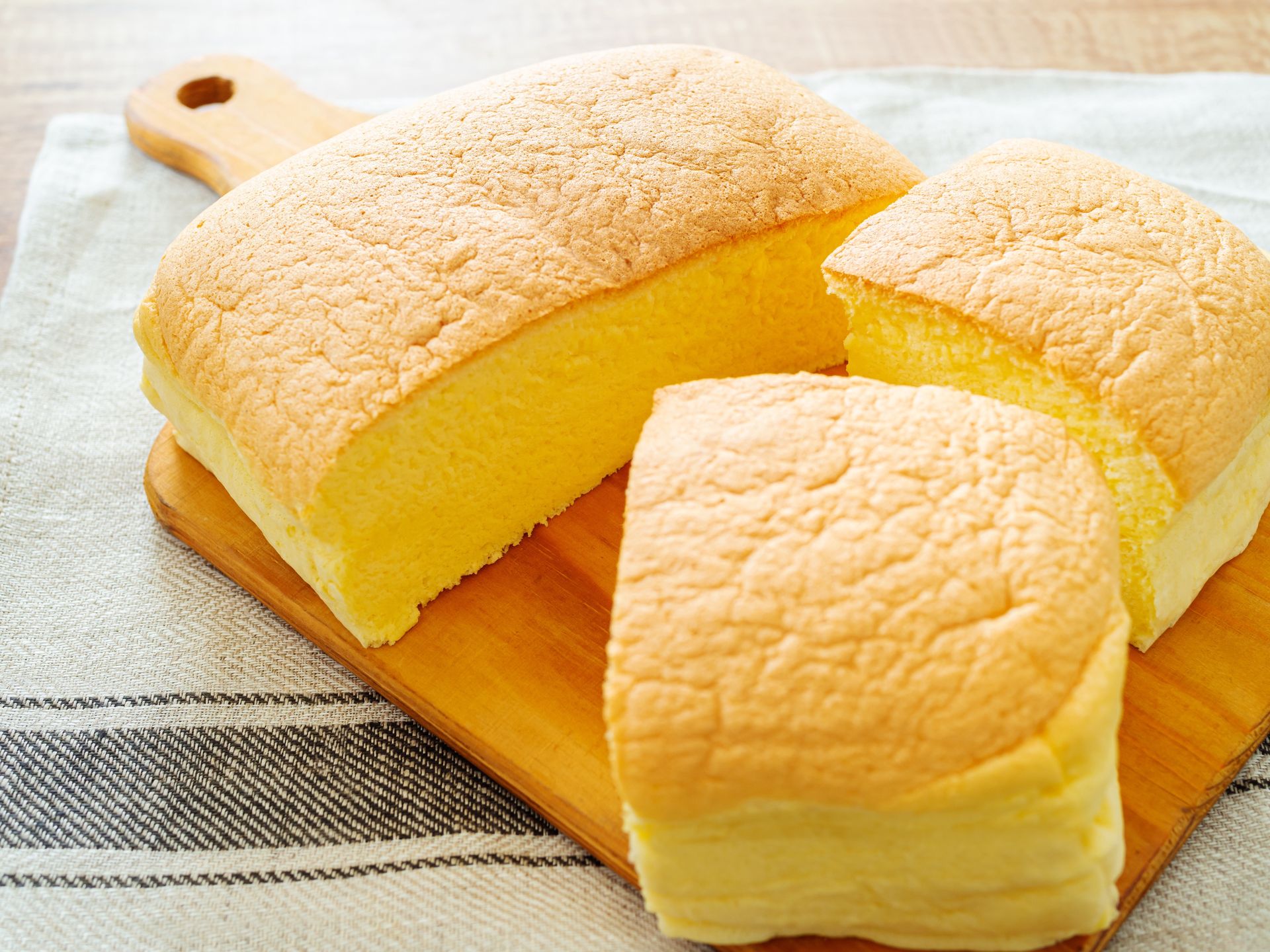 Biszkopt bez proszku do pieczenia. Wychodzi lekki i puszysty jak obłoczek