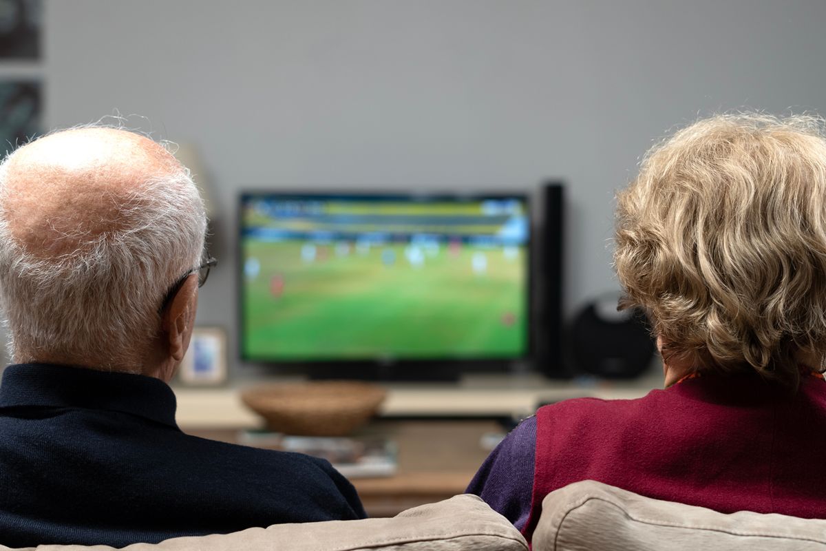 Starsi widzowie mają problem z obsługą usług IPTV