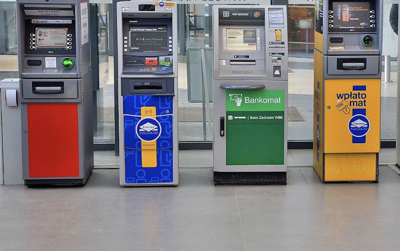 Policja ostrzega. Mężczyzna z powiatu lwóweckiego ofiarą oszustwa