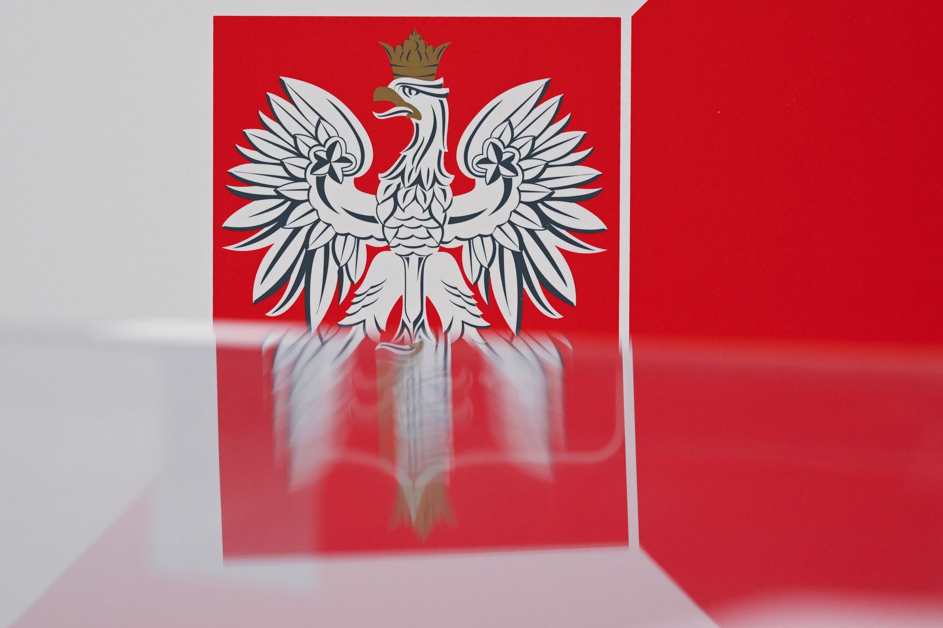 Wybory prezydenckie 2025 za granicą. Godziny otwarcia lokali wyborczych