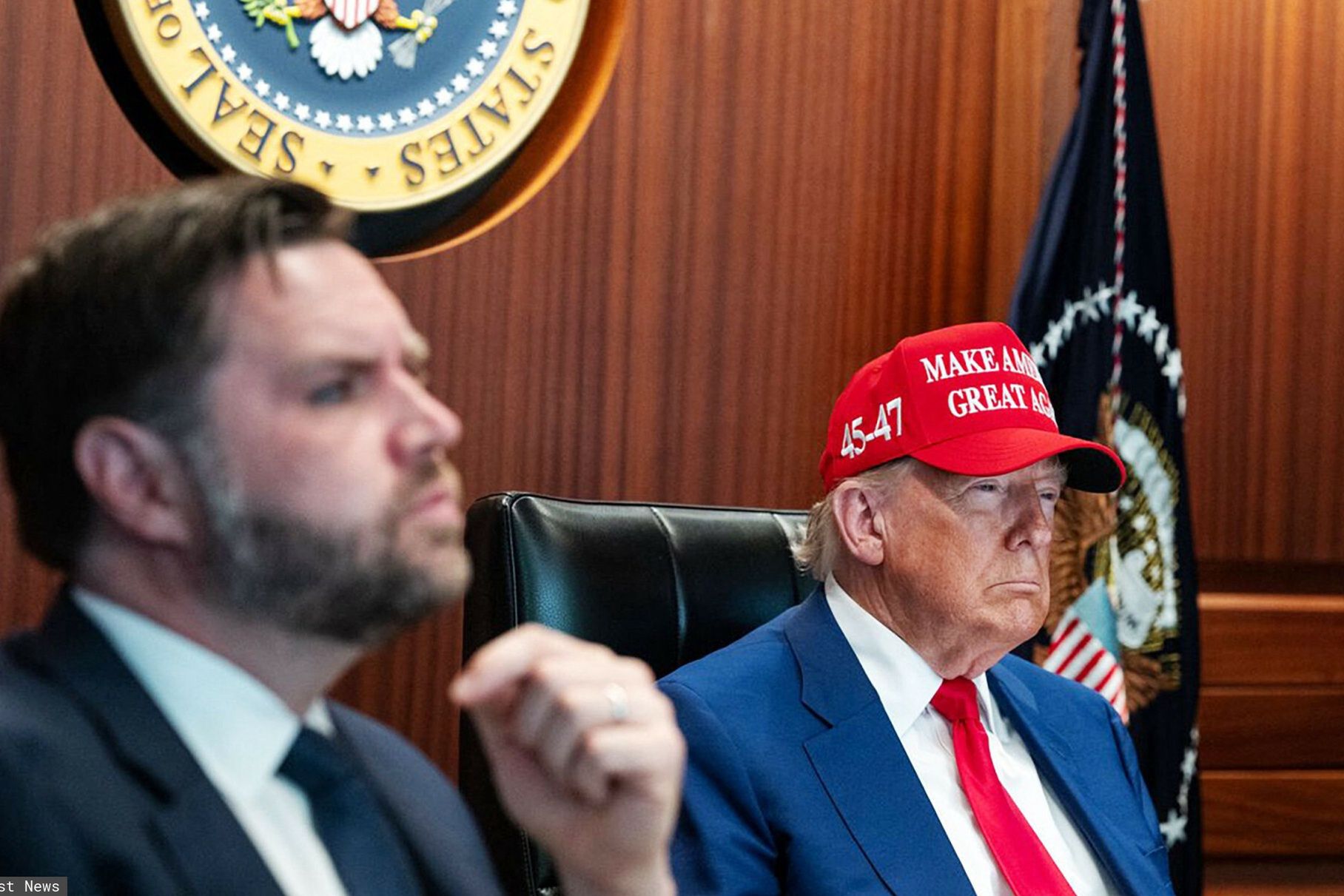 Kulisy uderzenia USA na Iran. "Trump chciał pokazać siłę, ale nie iść na wojnę"