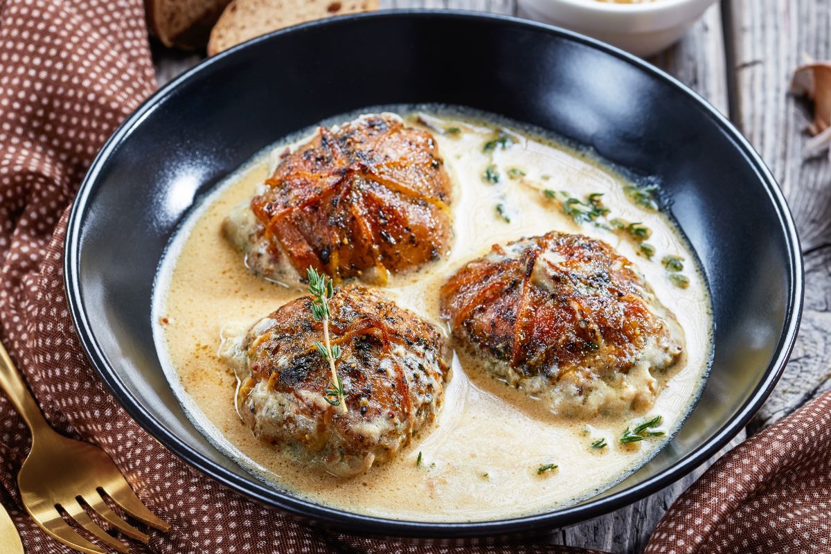 Zamiast mielonych zrób balotynki. Goście z wrażenia zapomną języka