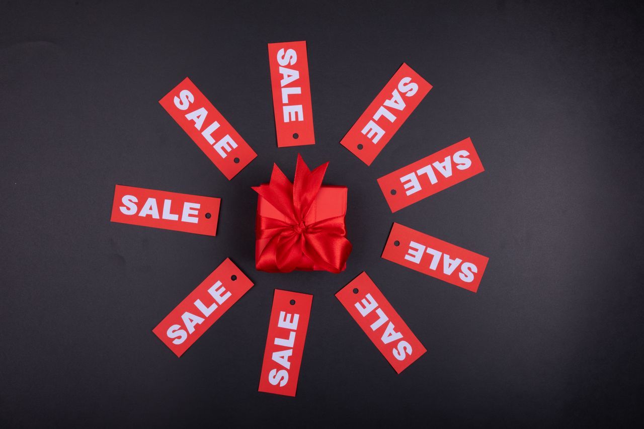 Black Friday, Cyber Monday i Black Weeks – kalendarz listopadowych promocji