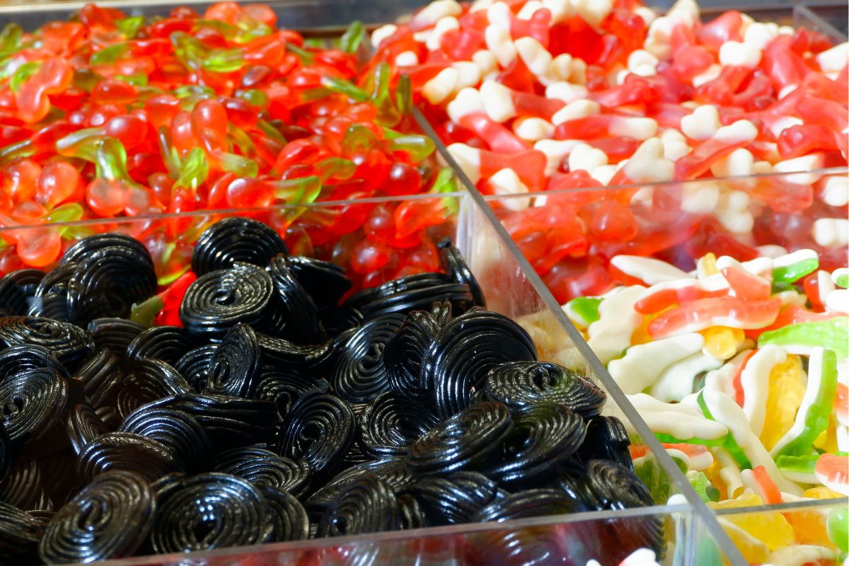 W Skandynawii aż piszczą na widok tych cukierków. Innych skręca na samą myśl