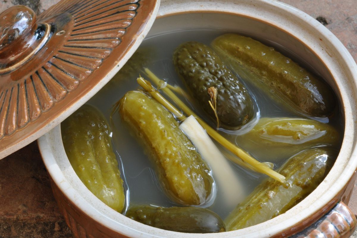 Dodaję do ogórków. To składnik, który nic nie kosztuje, a sprawia, iż nie miękną i chrupią