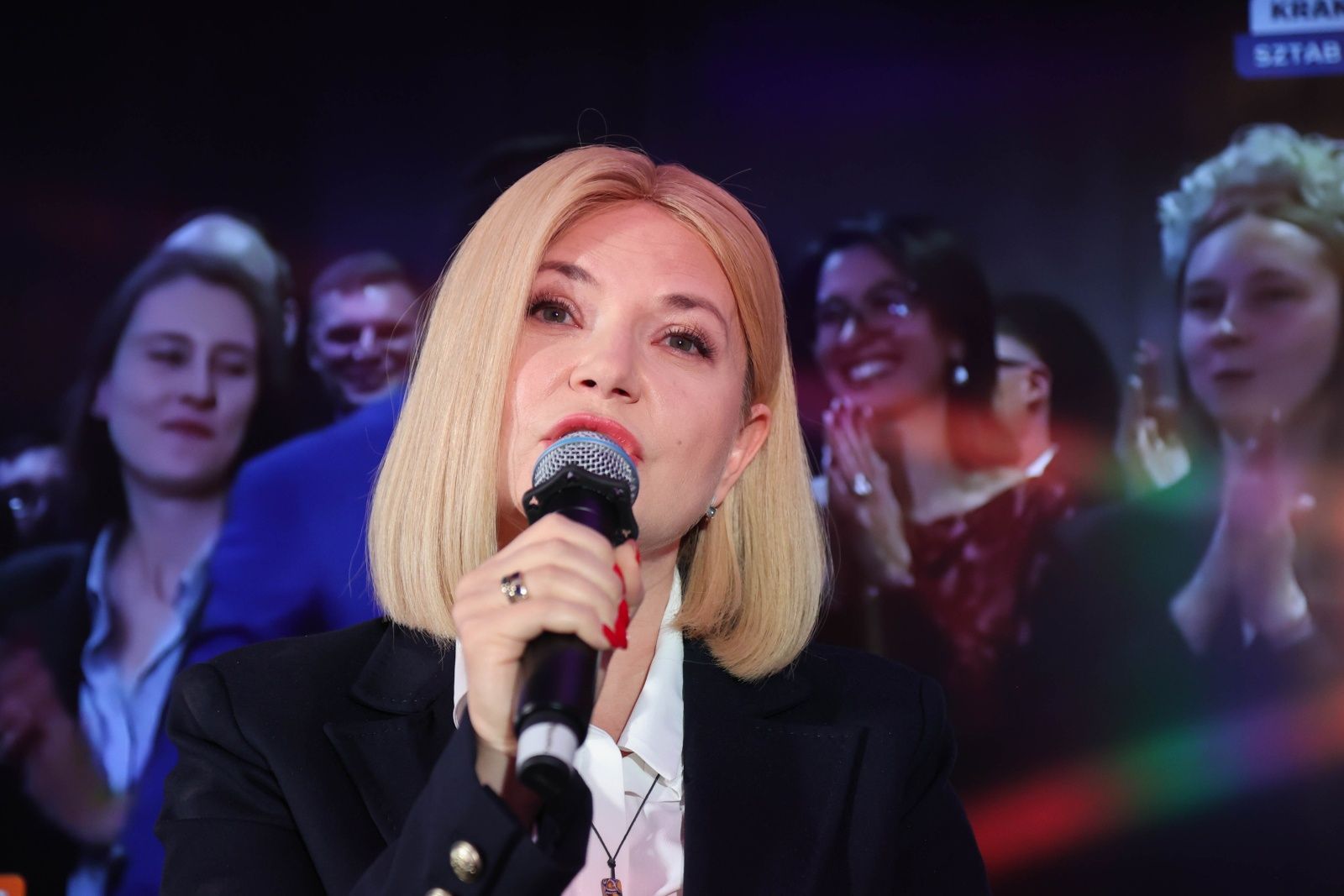 Wpadka na wieczorze Piątkowskiej. Niespodziewany widok za jej plecami