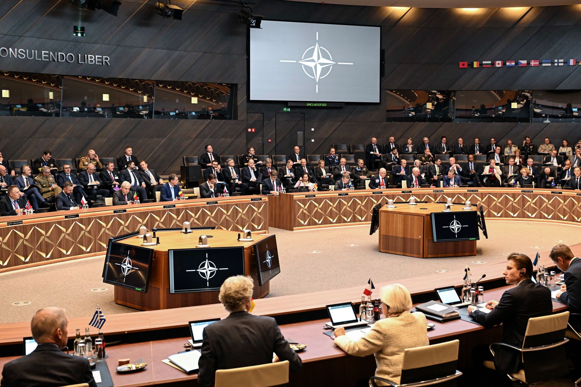 Korupcja w agencji NATO w Luksemburgu. Zatrzymania i zaskakujące umorzenia