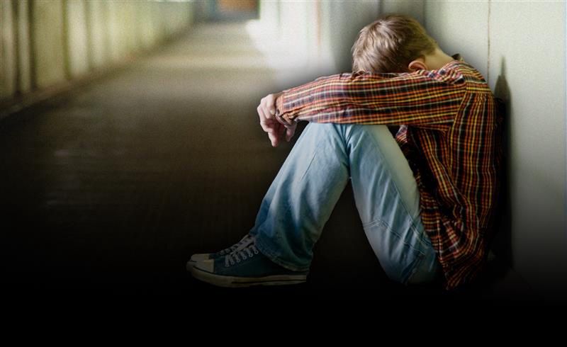 "Będziesz zdychał". O chłopcu, który został marionetką