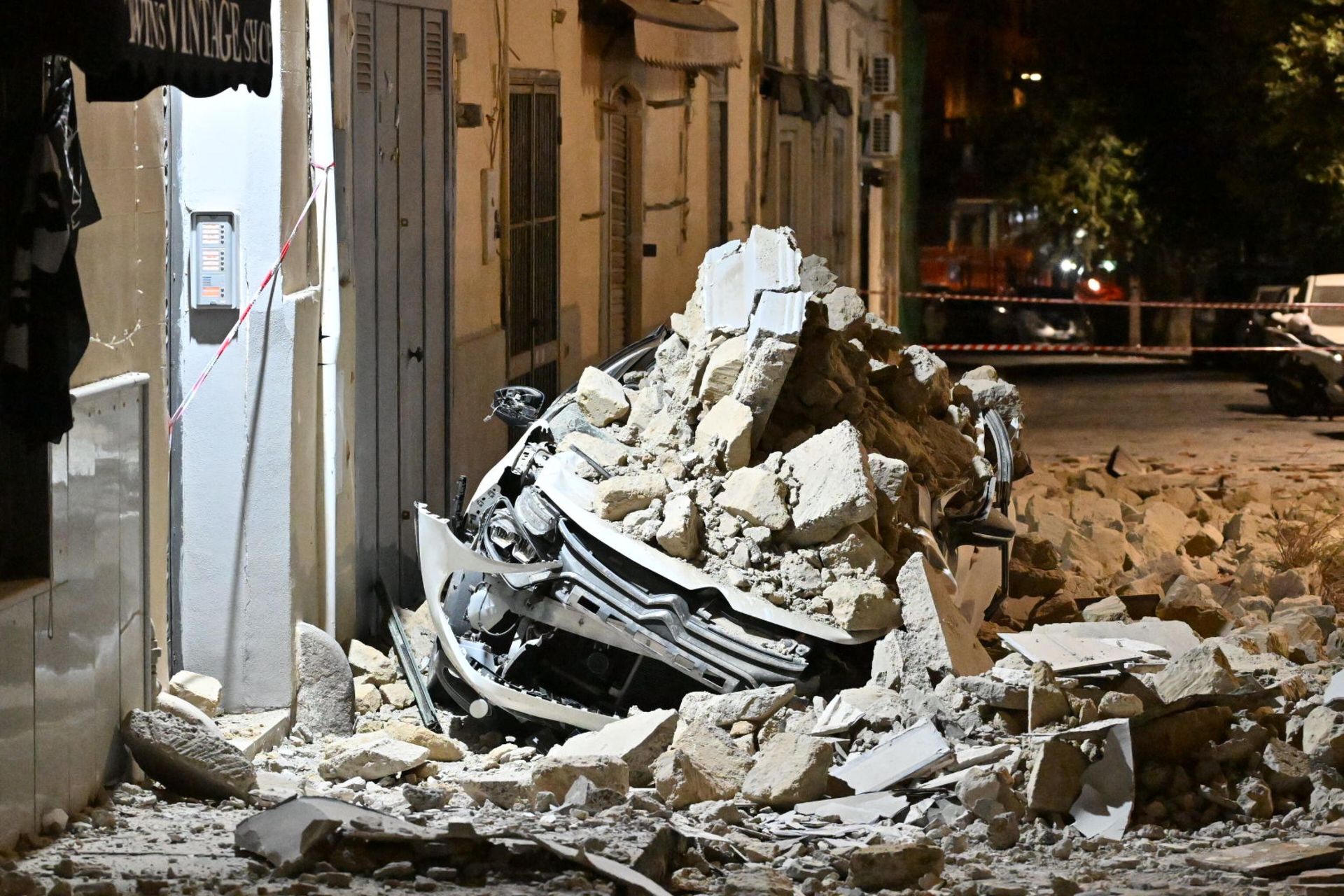 Silny wstrząs w kalderze superwulkanu Campi Flegrei. Są zniszczenia