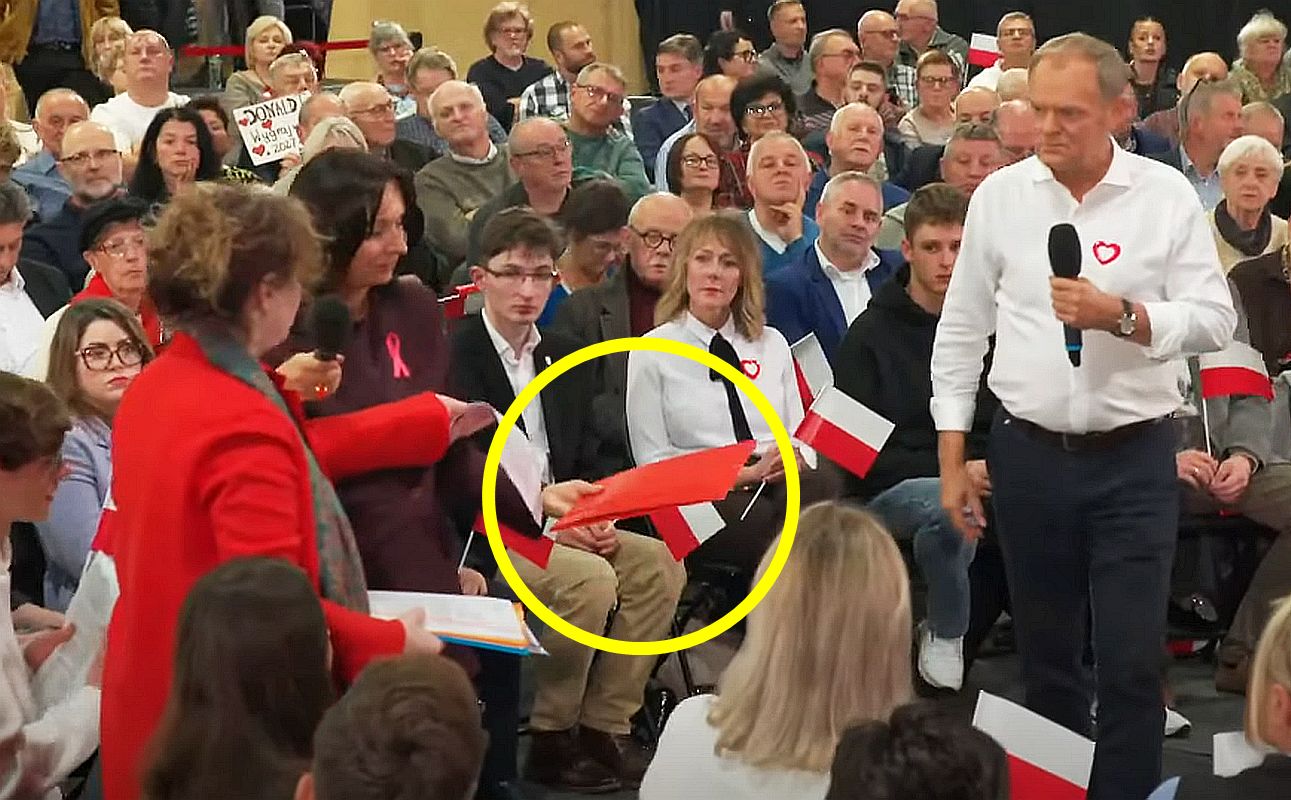 Tusk dostał czerwoną teczkę. Oto co w niej było