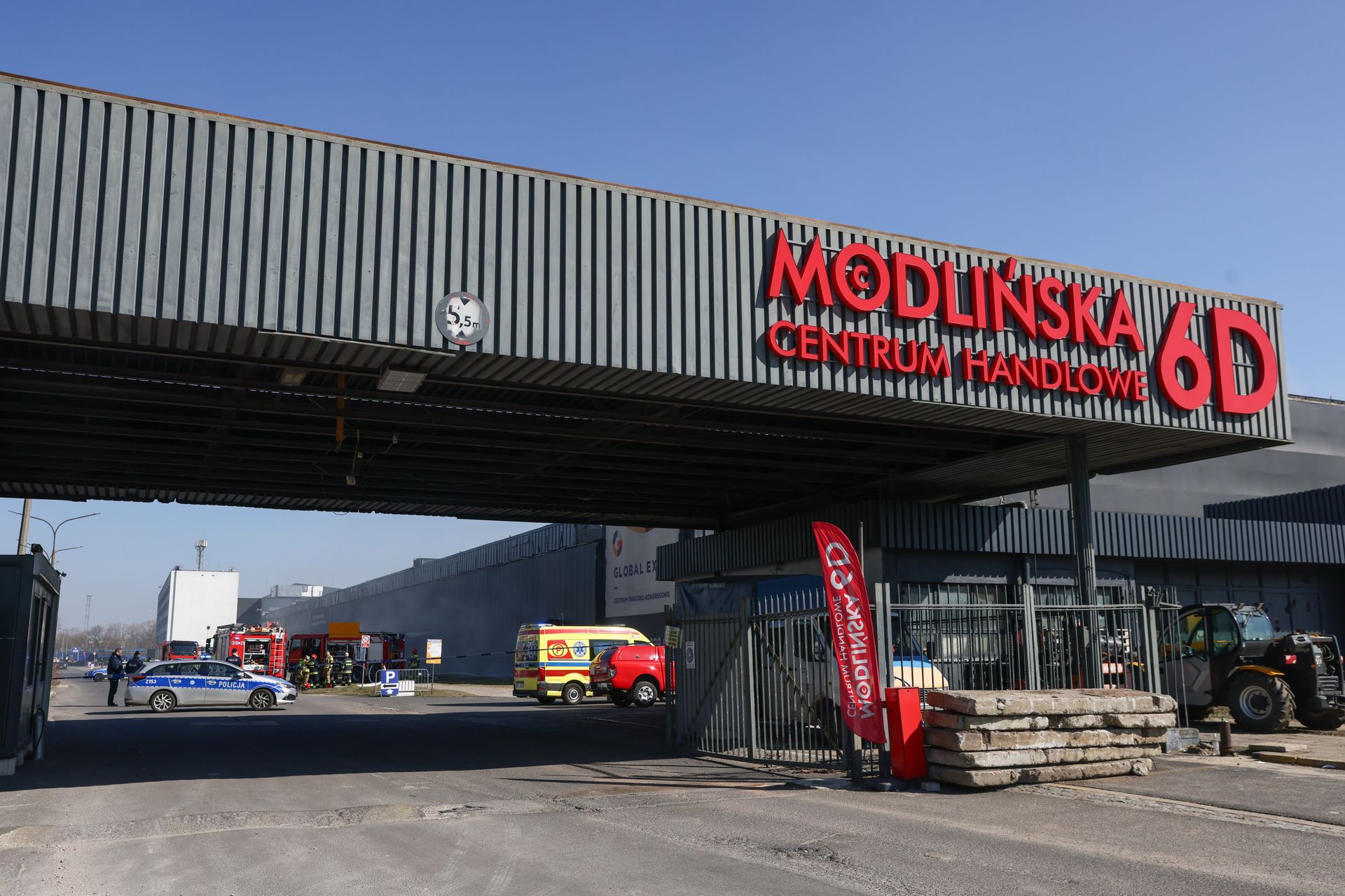 Napięta sytuacja wokół Centrum Handlowego Modlińska 6D. Czy doszło do bezprawnego przejęcia obiektu?