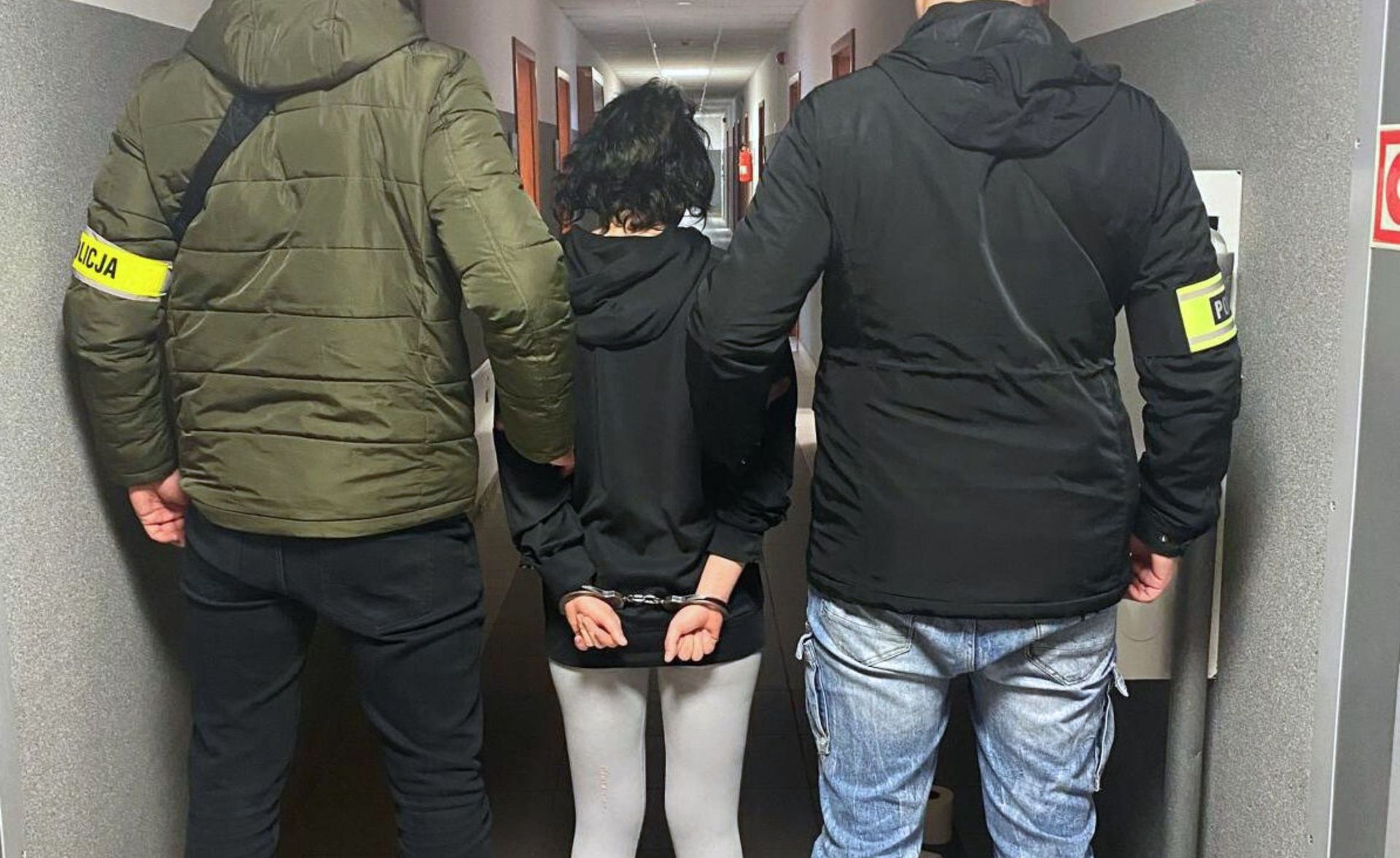 Nóż przeszedł na wylot. "Córeczka krzyczała: nie rusz moją mamę"