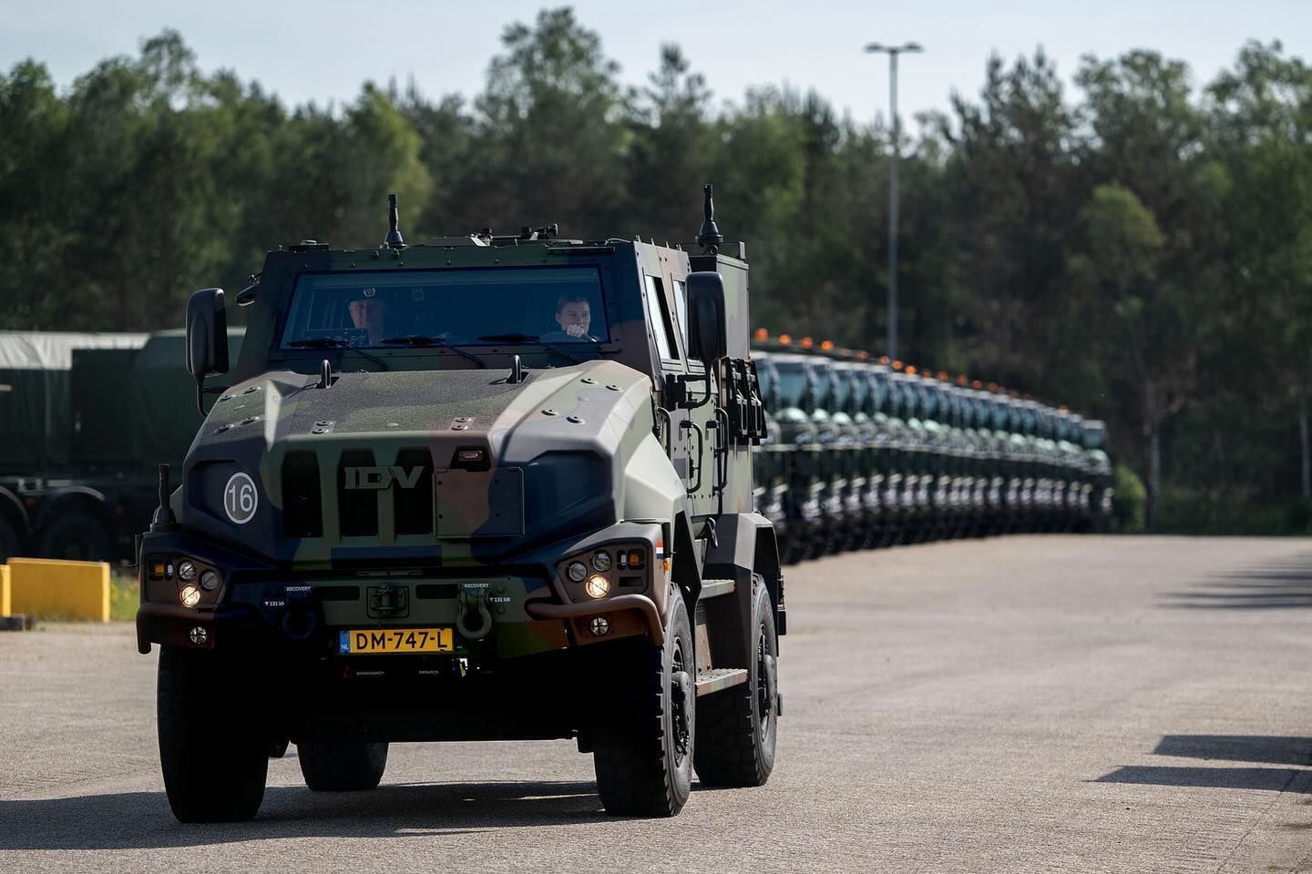 Chcą "uzbroić się po zęby". Po latach budzą się z letargu