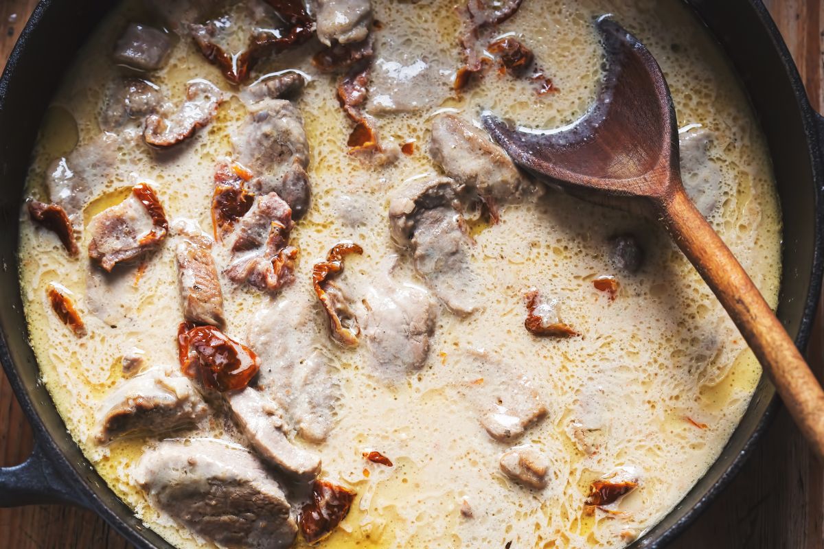 Polędwiczki z włoskimi dodatkami. Świetne do ryżu i makaronu