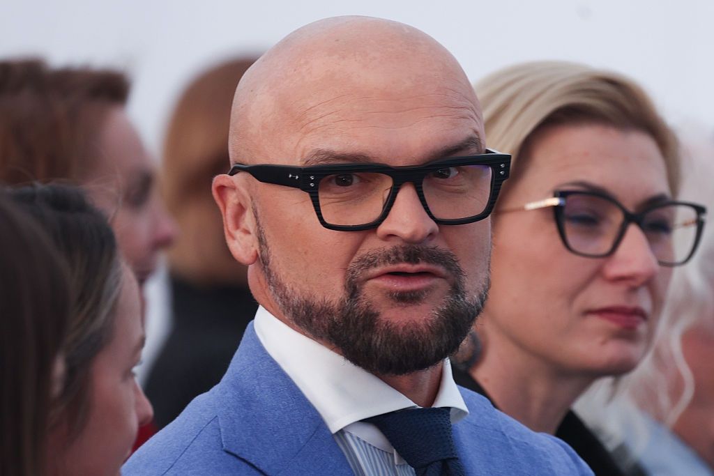 Brzoska ponownie uderza w Metę. Pokazał klipy z Nawrockim i Bosakiem