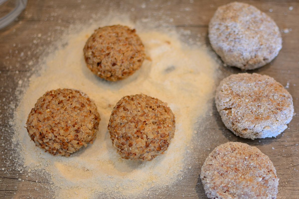 Najgorszy dodatek do kotletów. Katarzyna Bosacka zwraca uwagę na skład