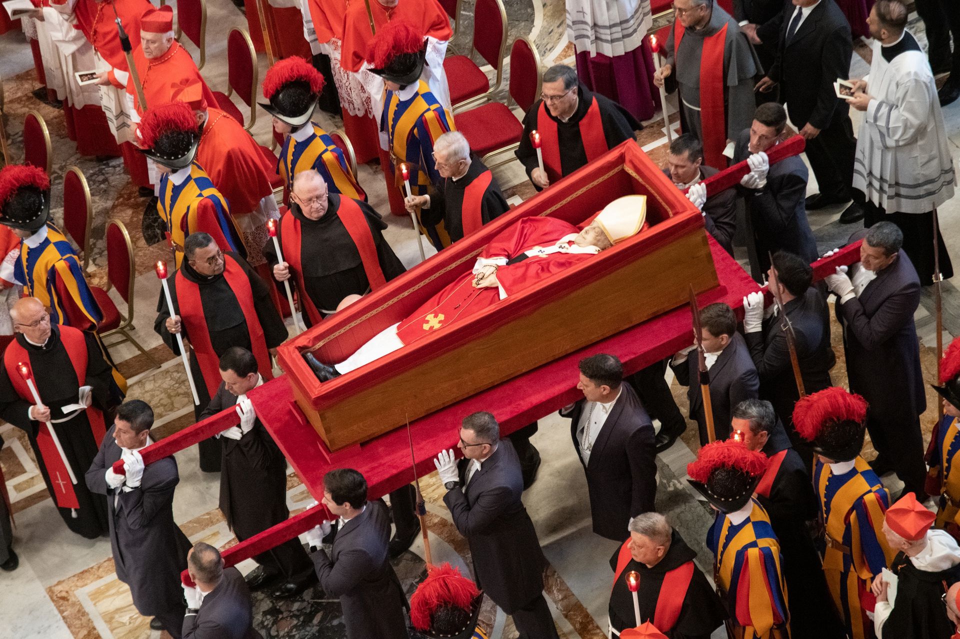 Pogrzeb papieża Franciszka. Co warto wiedzieć o uroczystościach pogrzebowych głowy Kościoła katolickiego?