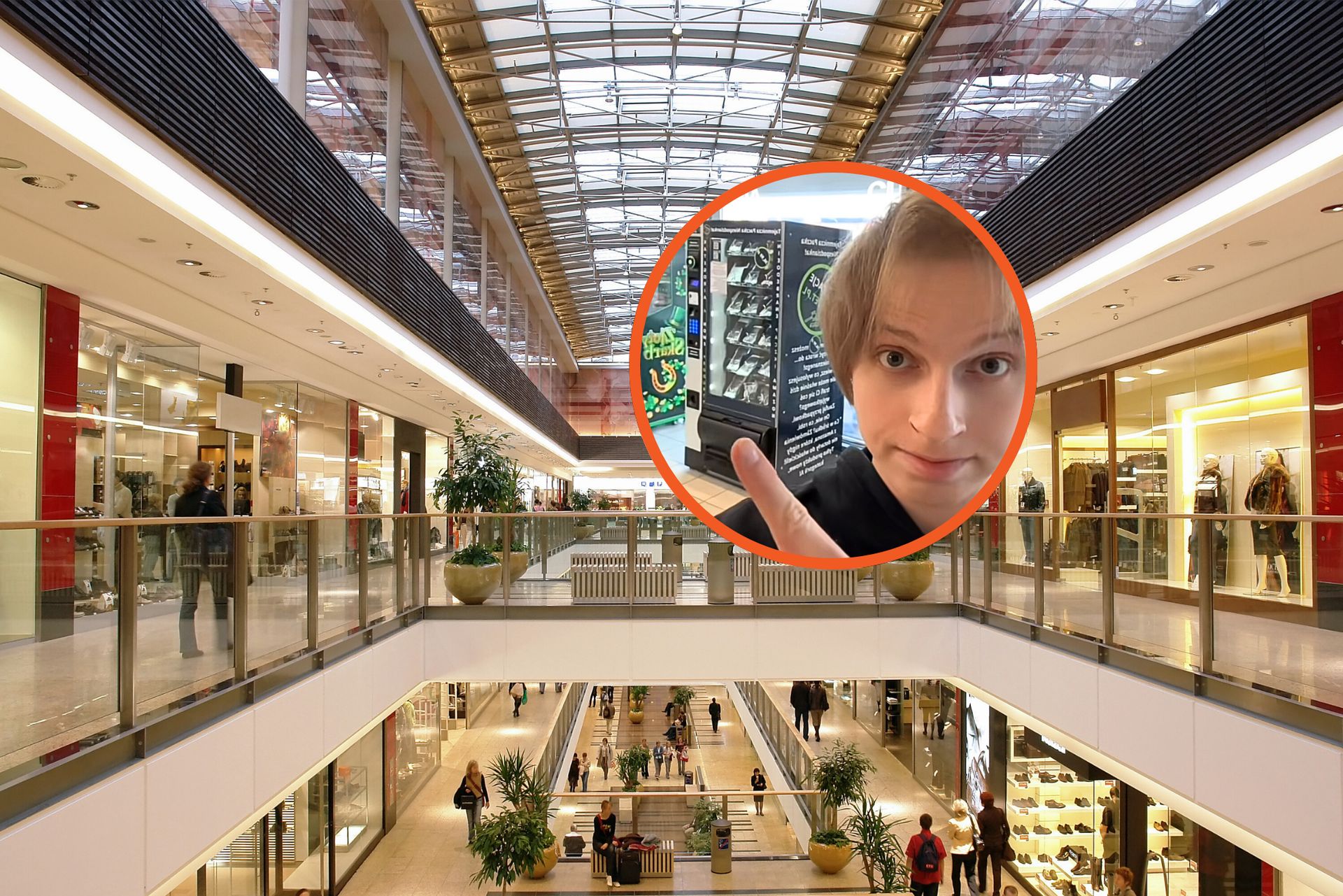 Kupił paczki niespodzianki w galerii handlowej. Oto co było w środku