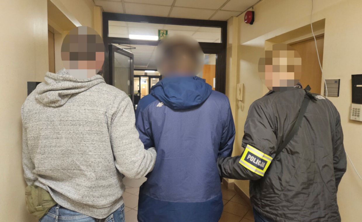 Zareagował na zaczepki na przystanku. Został brutalnie zaatakowany